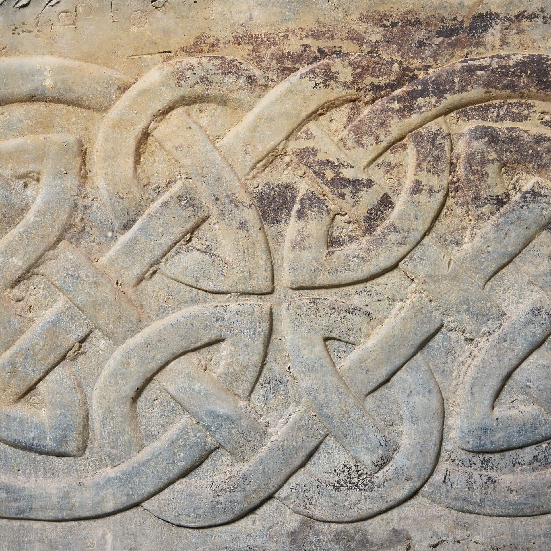 Antica cisterna da giardino inglese con nodo celtico in piombo In condizioni discrete in vendita a Wormelow, Herefordshire
