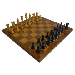 Ancien échiquier et jeu d'échecs anglais:: vers 1910