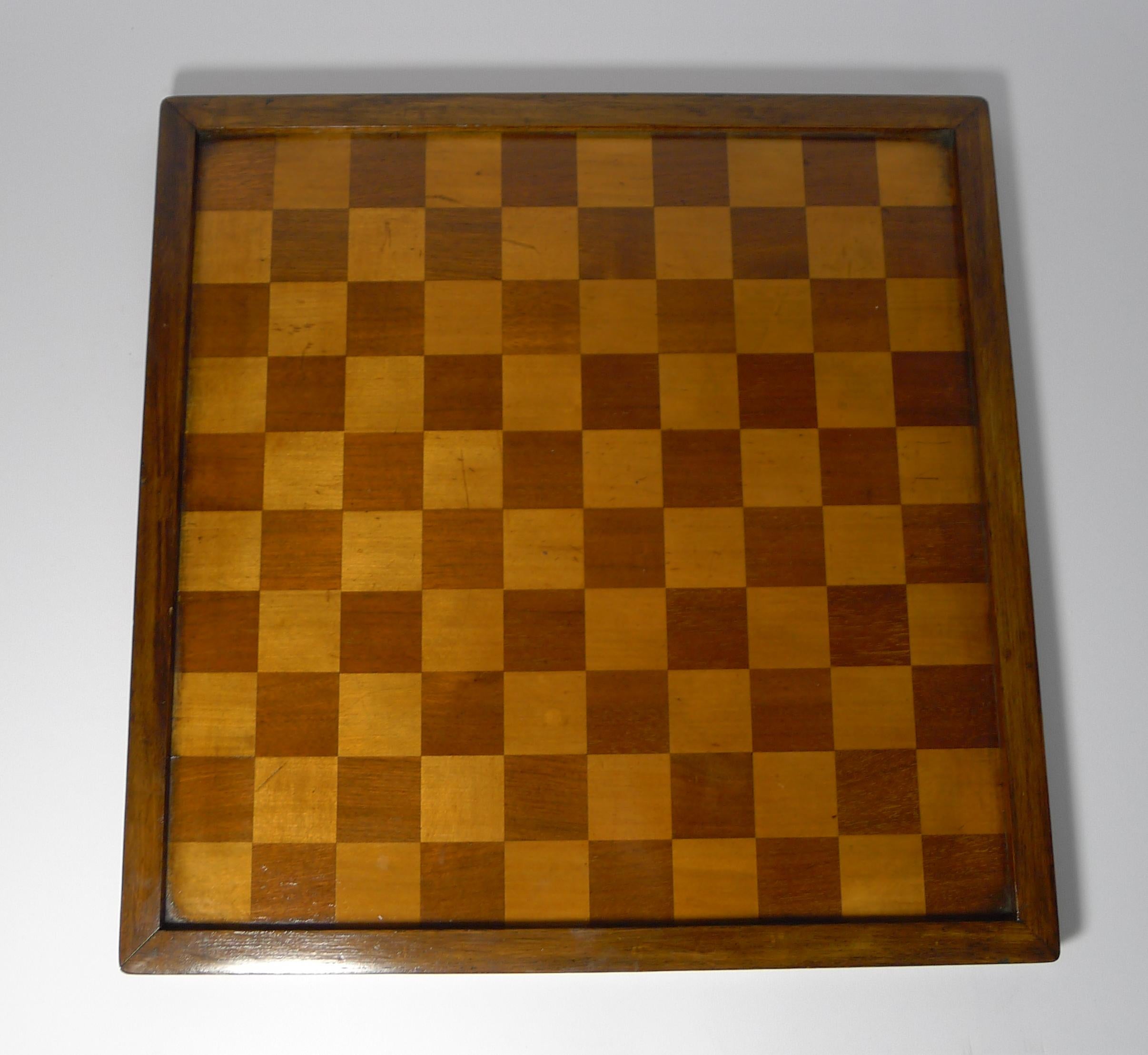 Ancien échiquier anglais / Jeu Des Dames, circa 1900 Bon état à Bath, GB