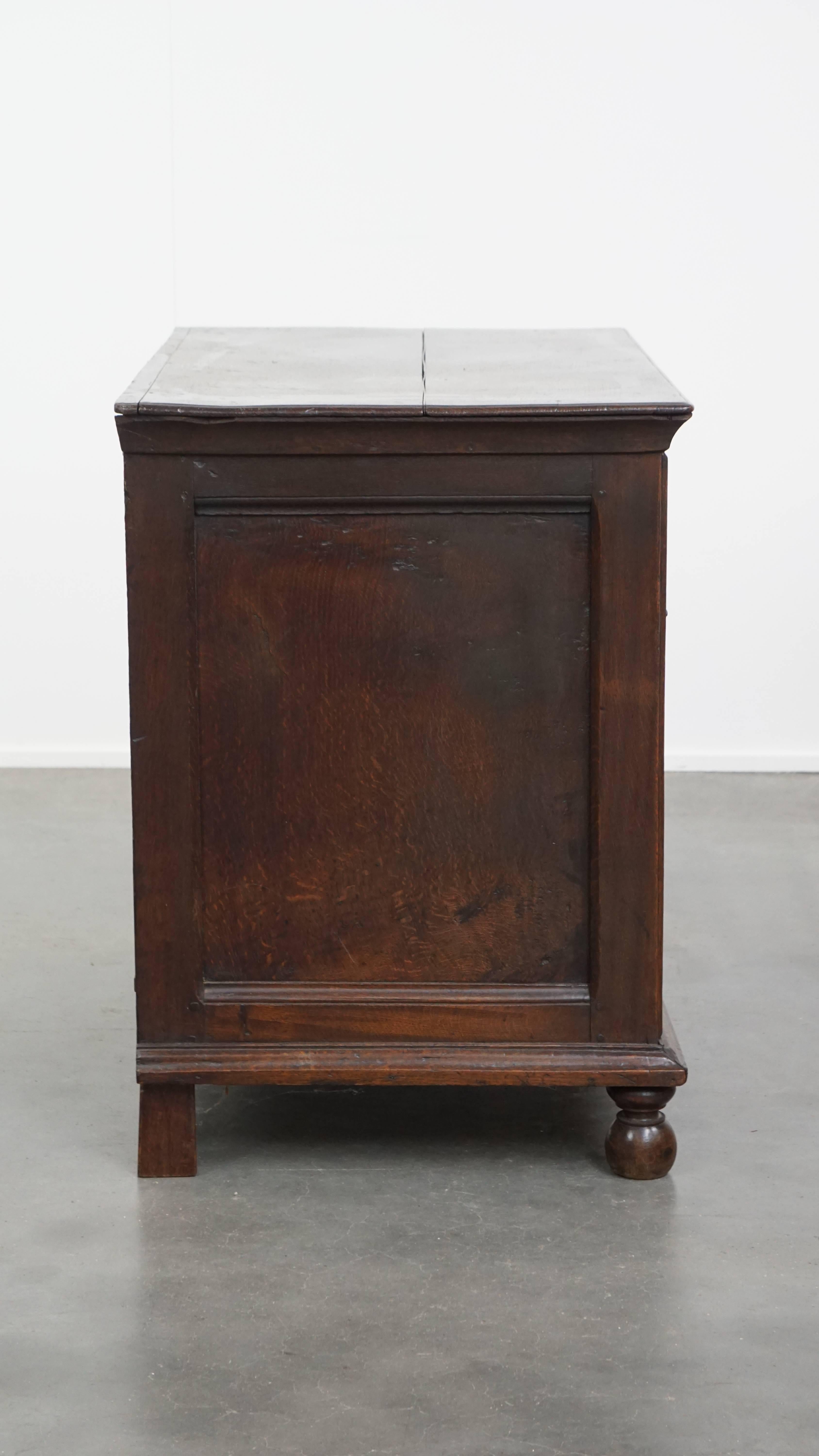 Hand-Crafted Antique English Chest of Drawers from the 18th Century For Sale