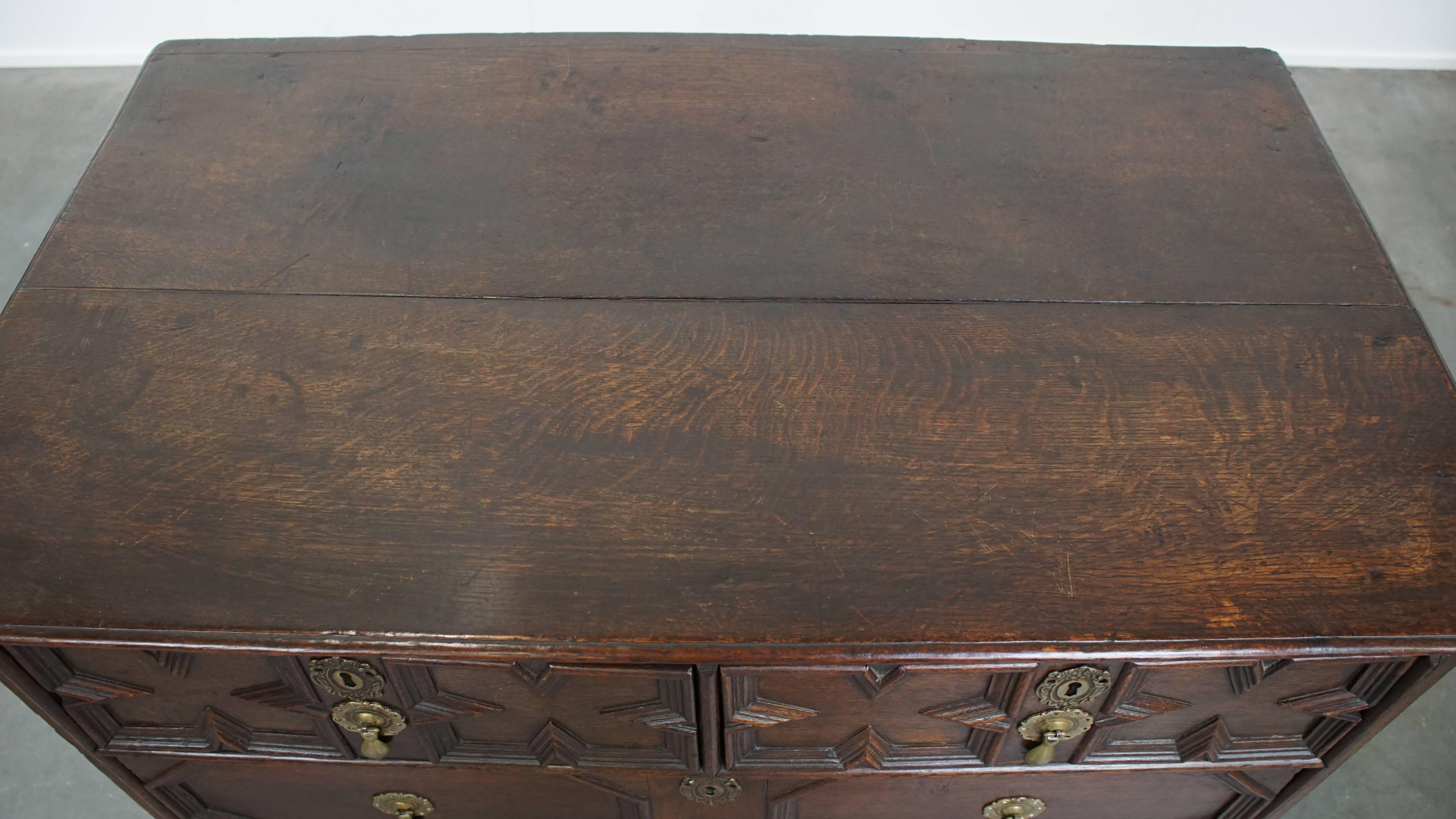 Wood Antique English Chest of Drawers from the 18th Century For Sale