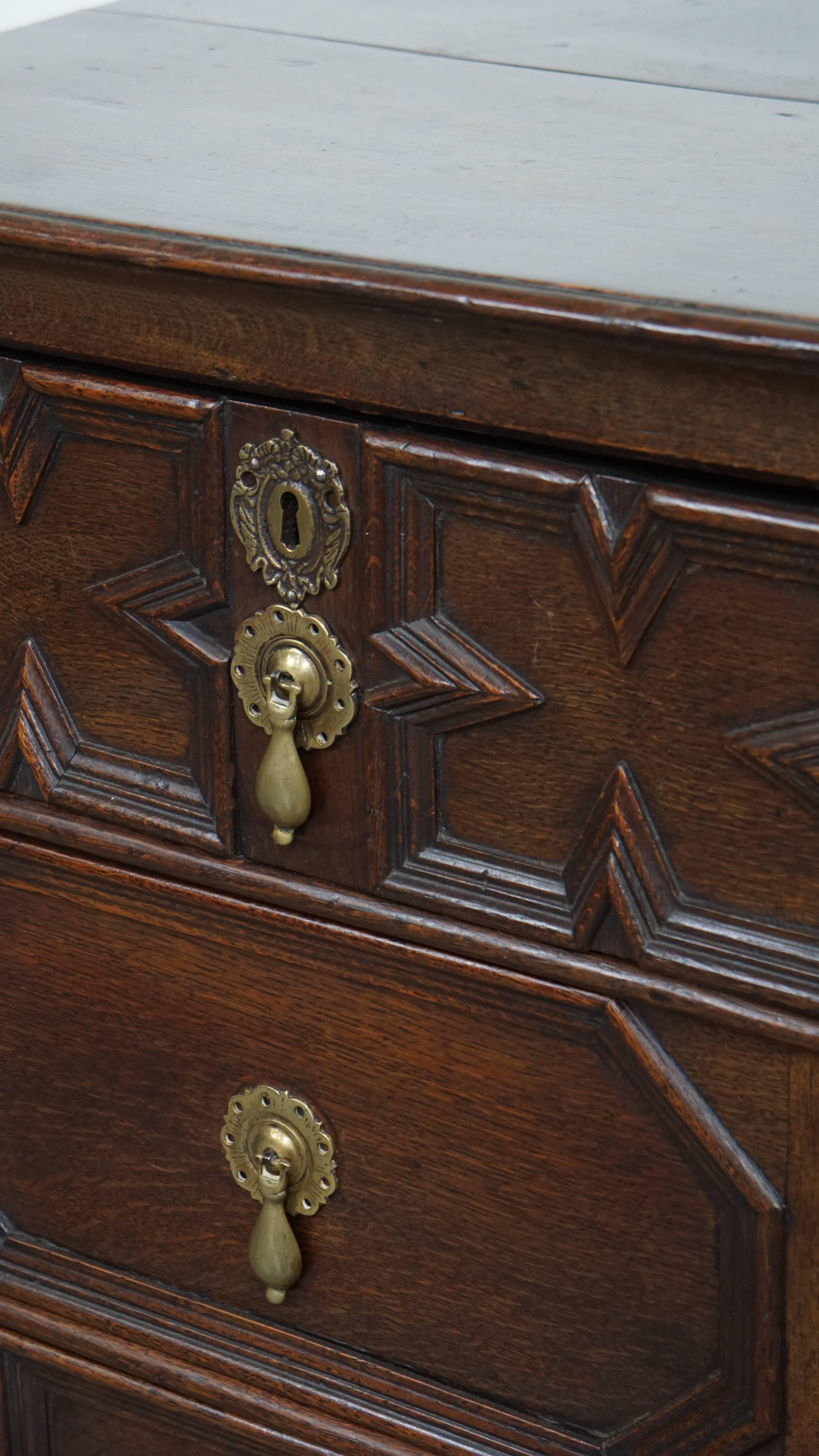 Antique English Chest of Drawers from the 18th Century For Sale 2
