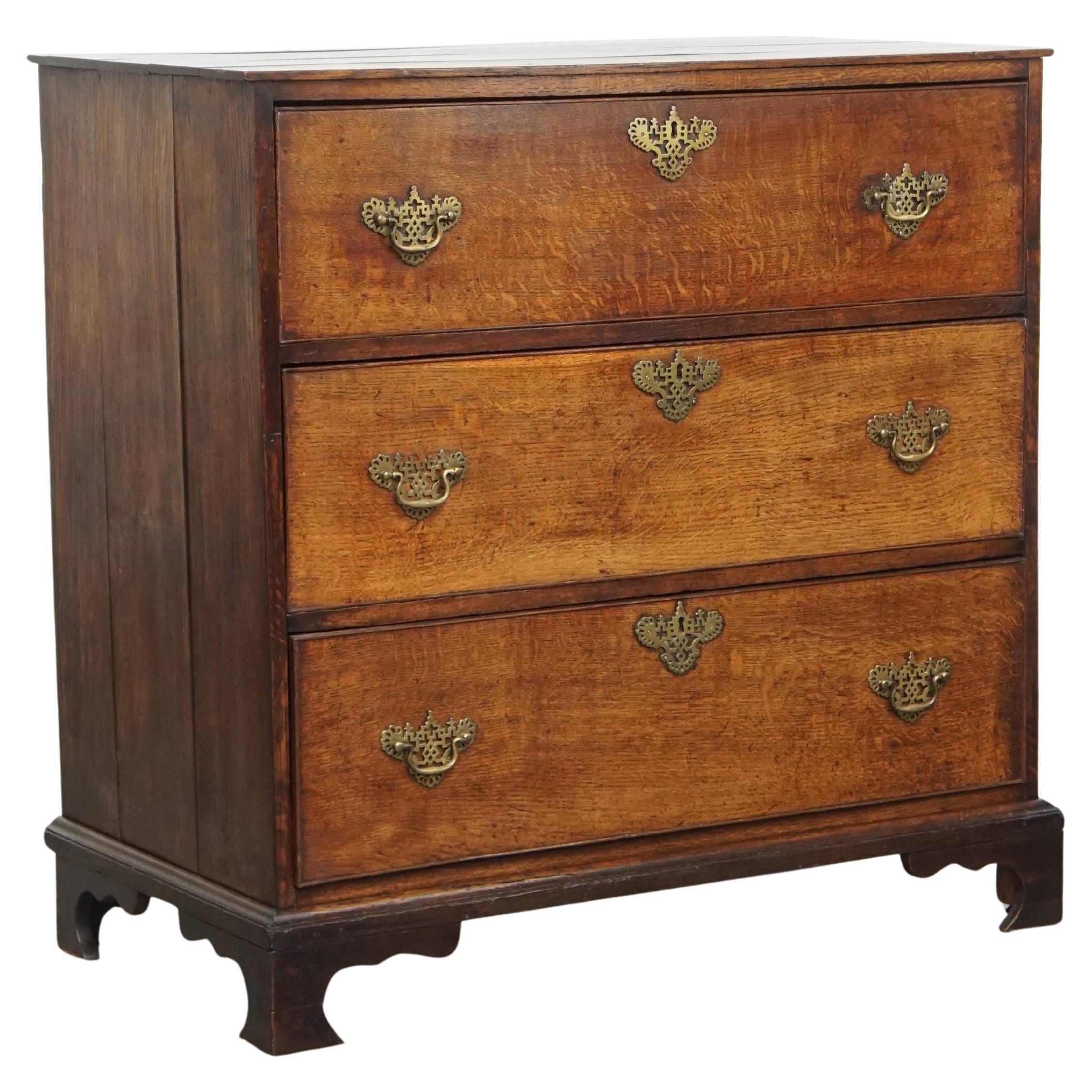 Antique English Chest of Drawers from the 18th Century with 3 Drawers For Sale