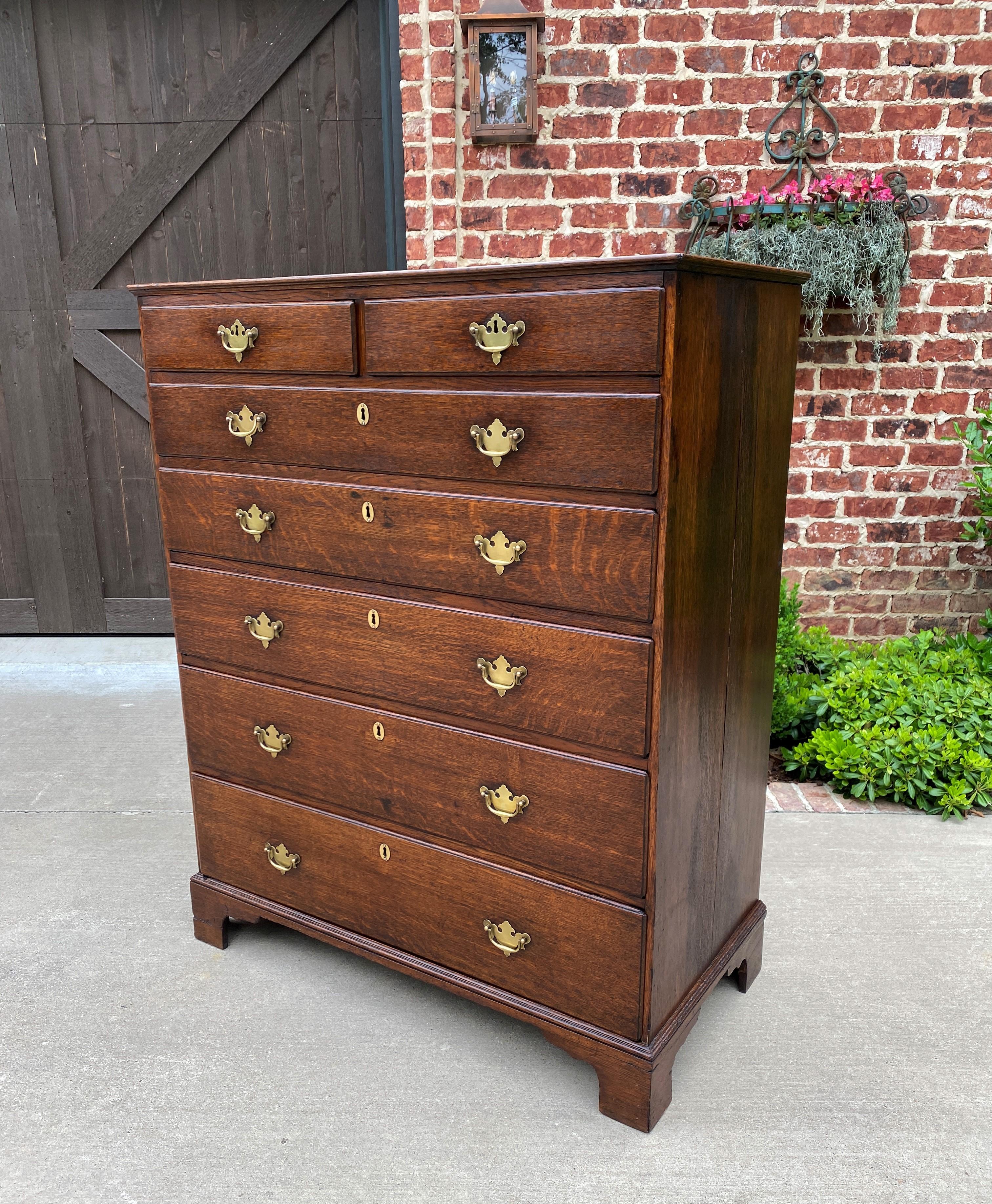 EXQUISITE Antique English Oak 19th Century Georgian Style Chest of 7 Drawers~~c. 1840s-1860s

 A MUST HAVE~~gorgeous example of a 19th century English chest of drawers~~7 drawers with original brass bat wing pulls and escutcheons ~~carved bracket