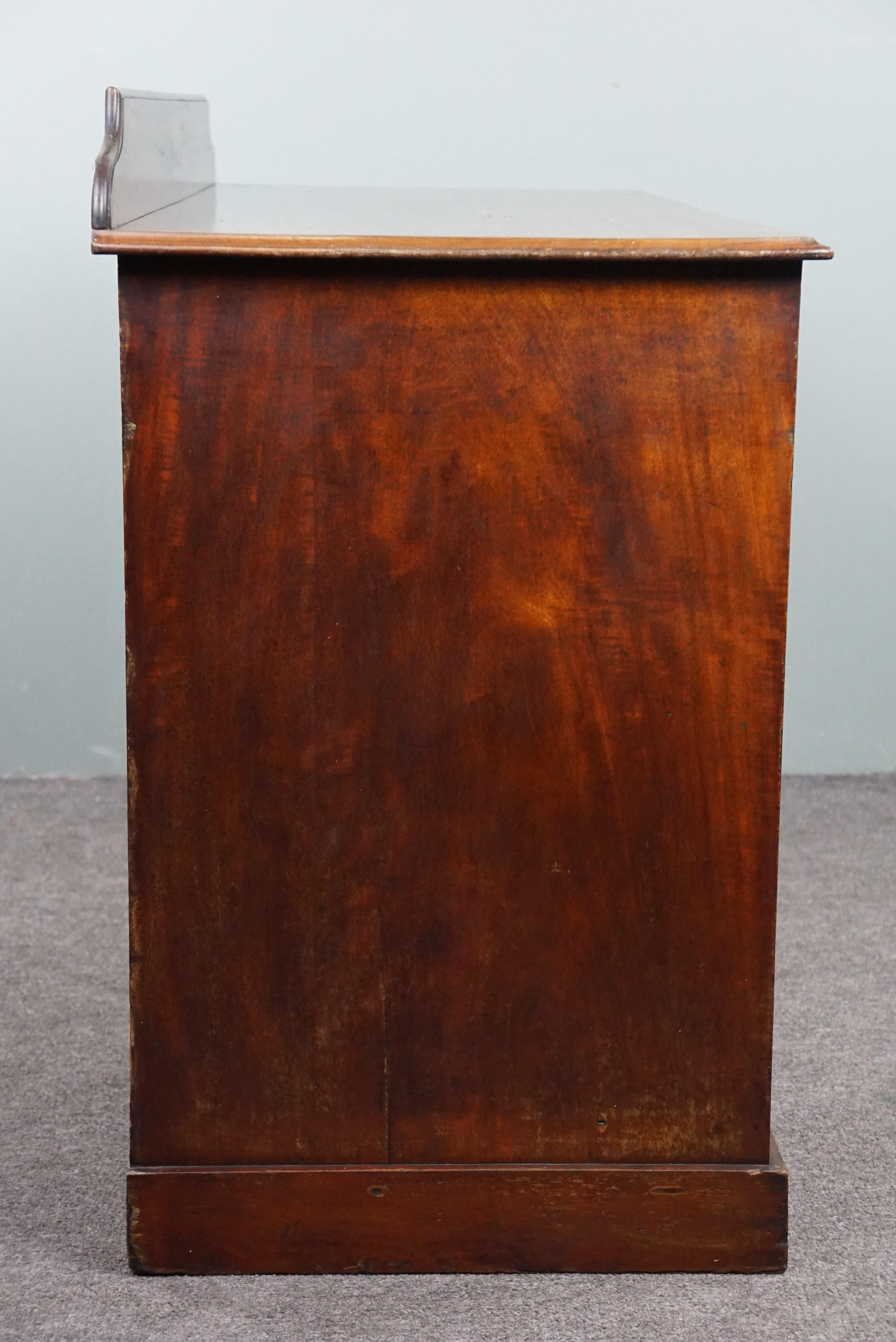 Mid-19th Century Antique English chest of drawers, mahogany, +/- 1850 For Sale