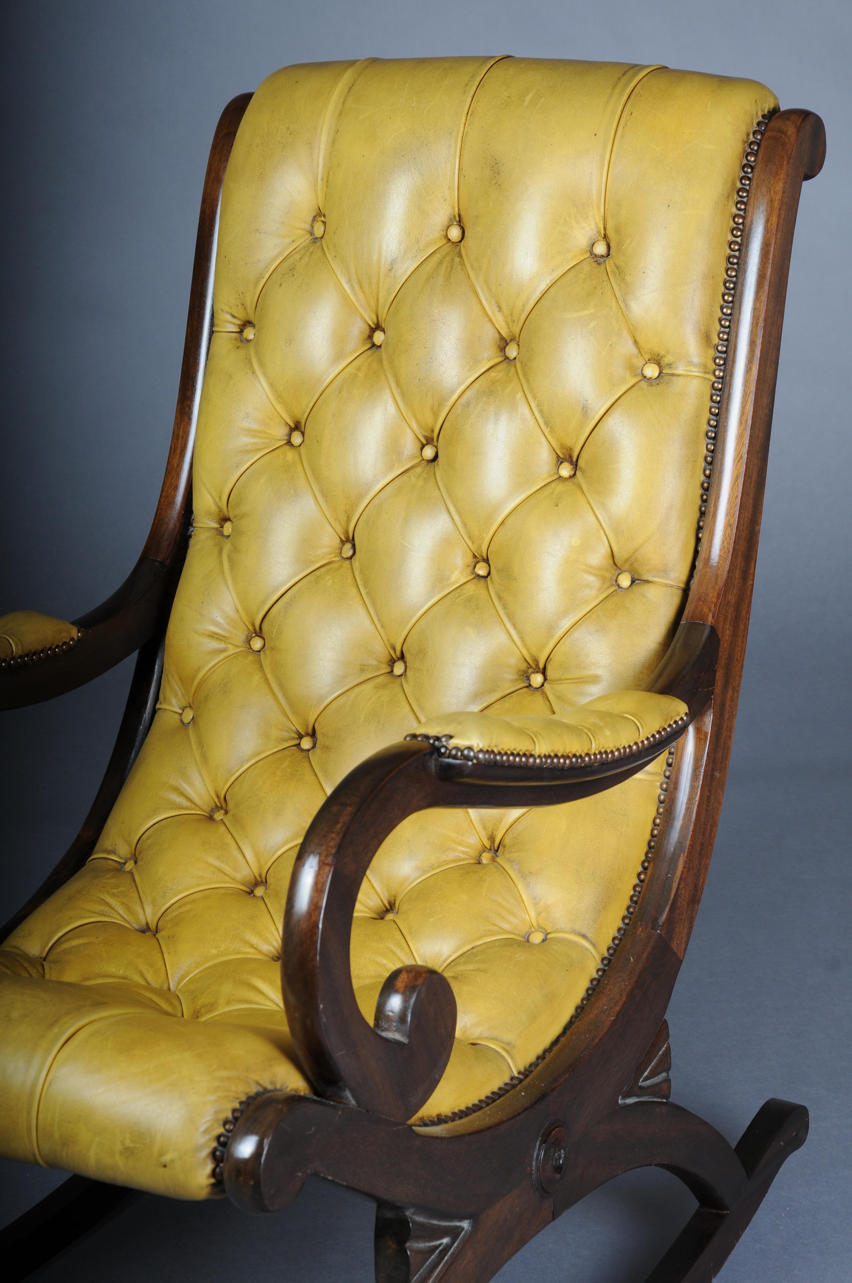 Peint Ancienne chaise à bascule anglaise Chesterfield en vente