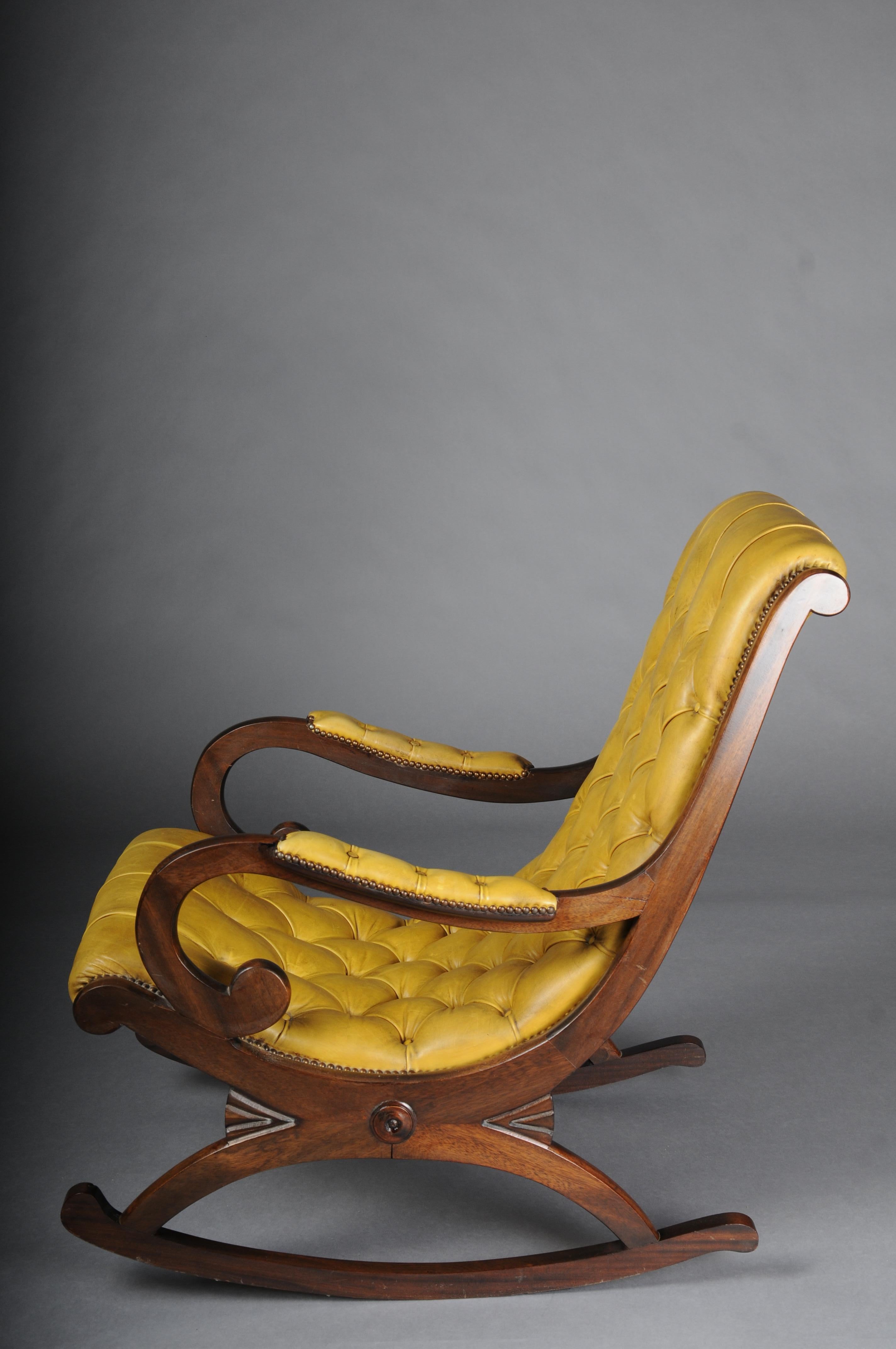 20ième siècle Ancienne chaise à bascule anglaise Chesterfield en vente