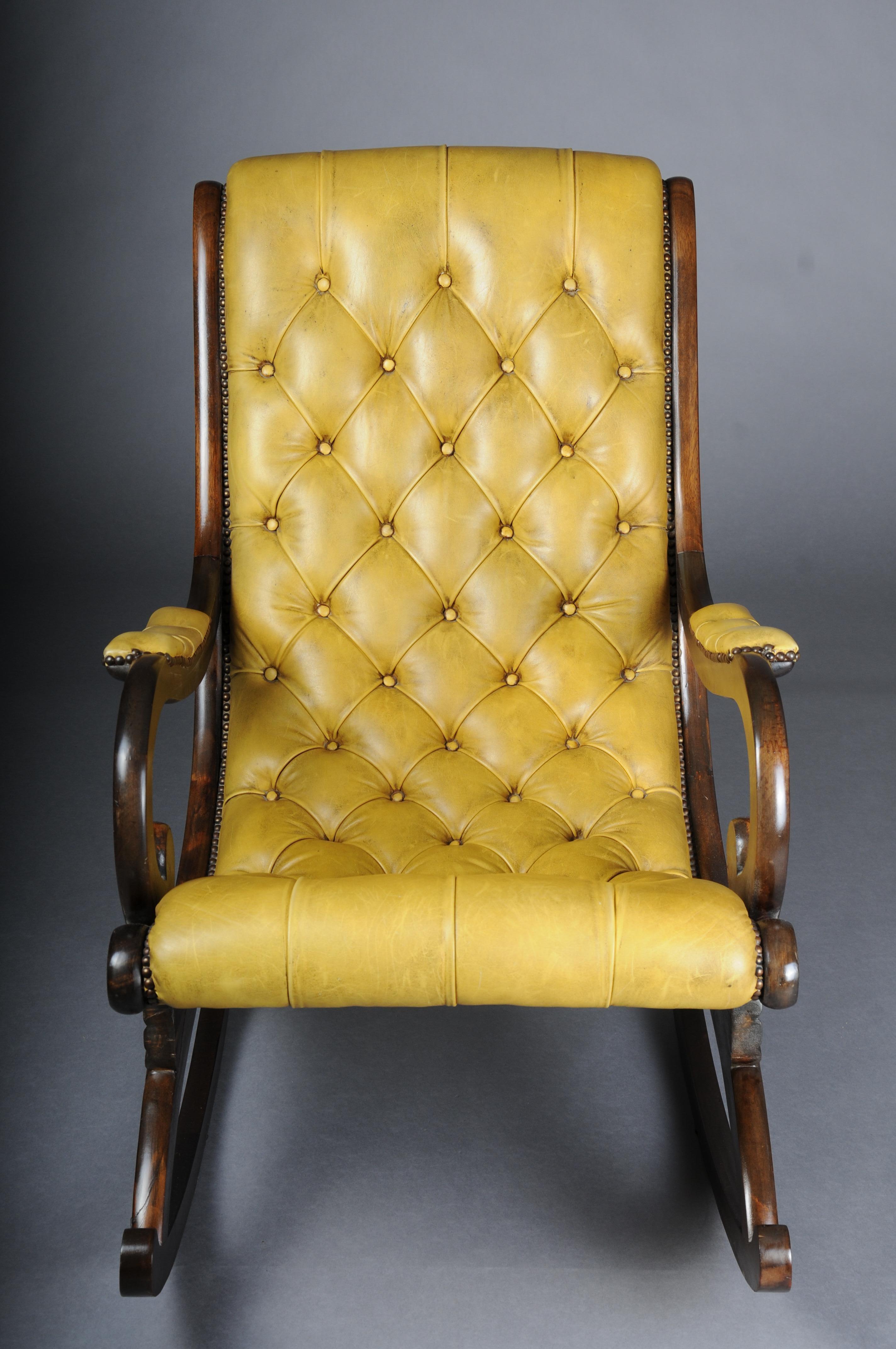 Cuir Ancienne chaise à bascule anglaise Chesterfield en vente