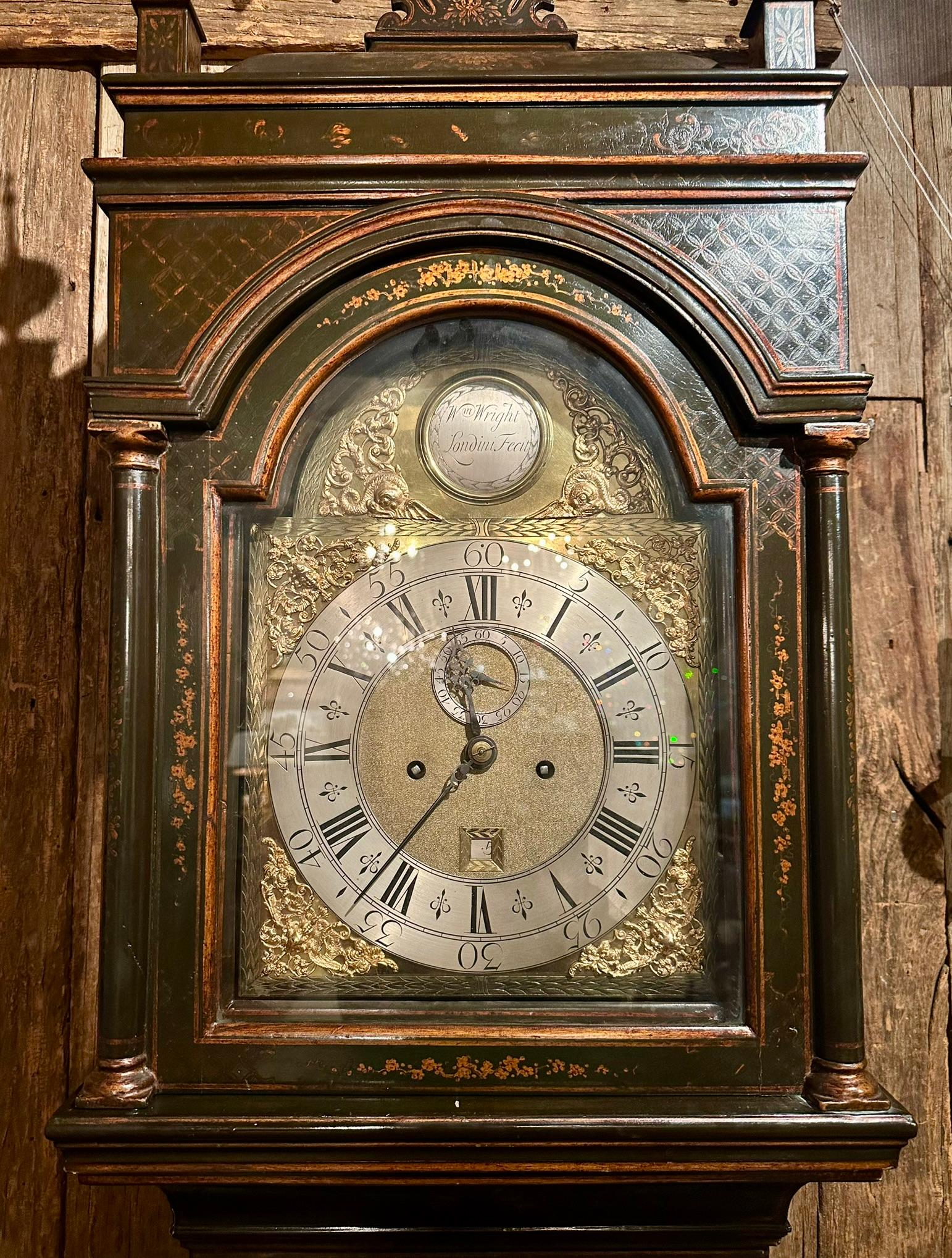 Cineserie Antico orologio a pendolo inglese in lacca Chinoiserie, CIRCA 1820-1840. in vendita