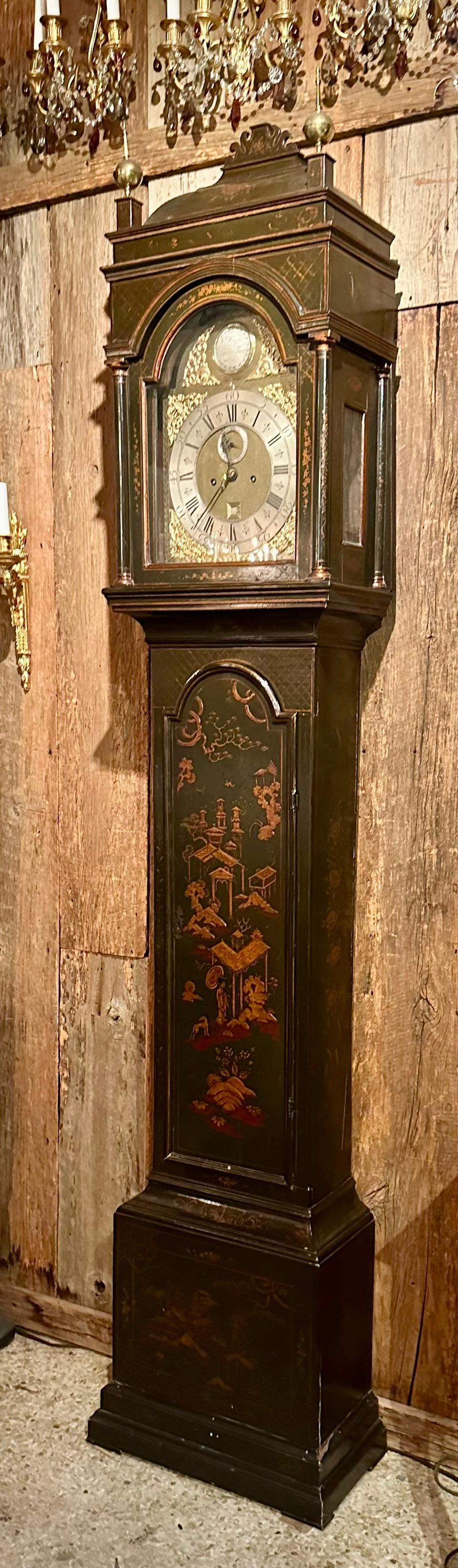 Legno Antico orologio a pendolo inglese in lacca Chinoiserie, CIRCA 1820-1840. in vendita