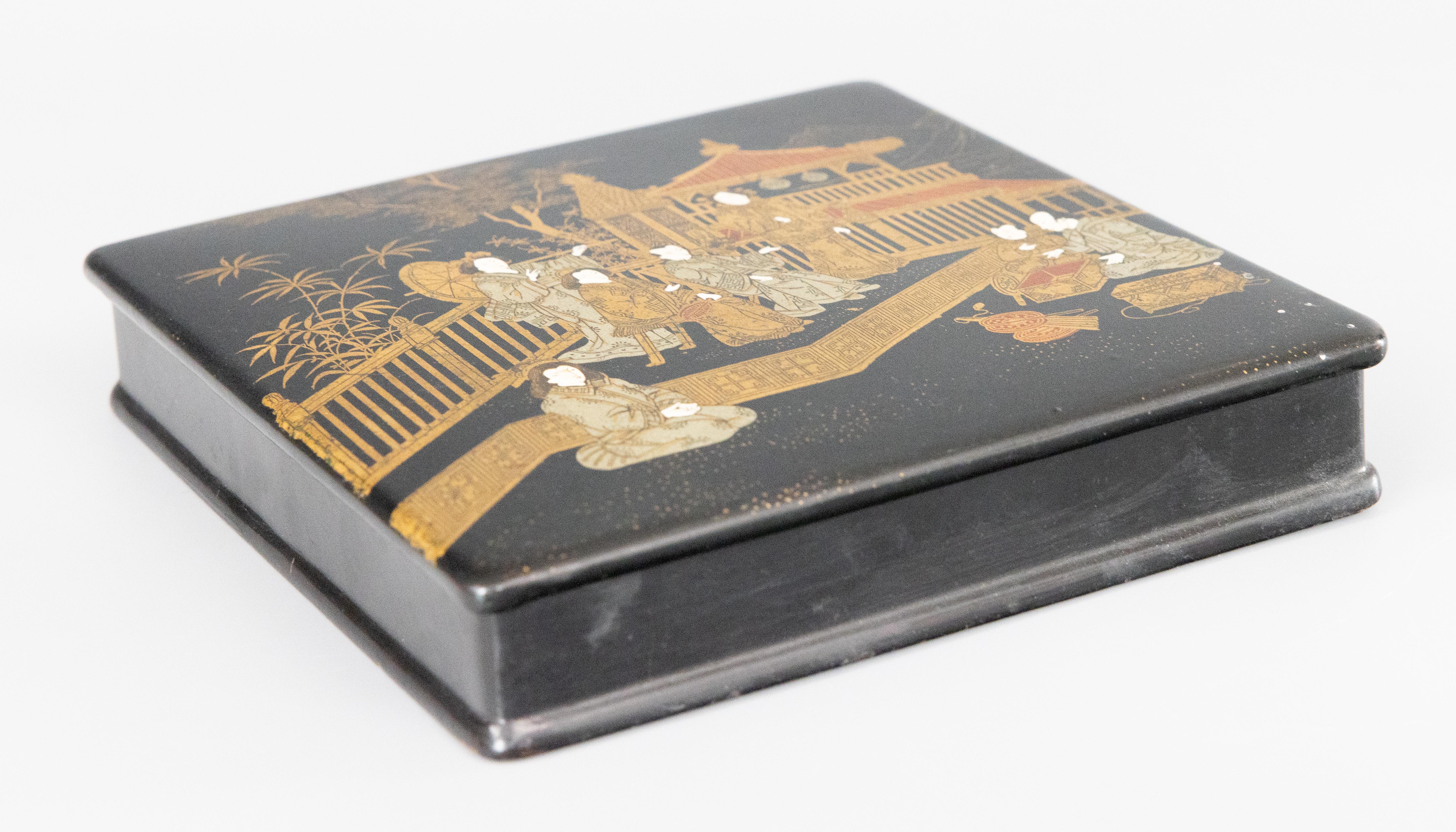 Hand-Painted Antique English Chinoiserie Papier Mache Lidded Box, circa 1880