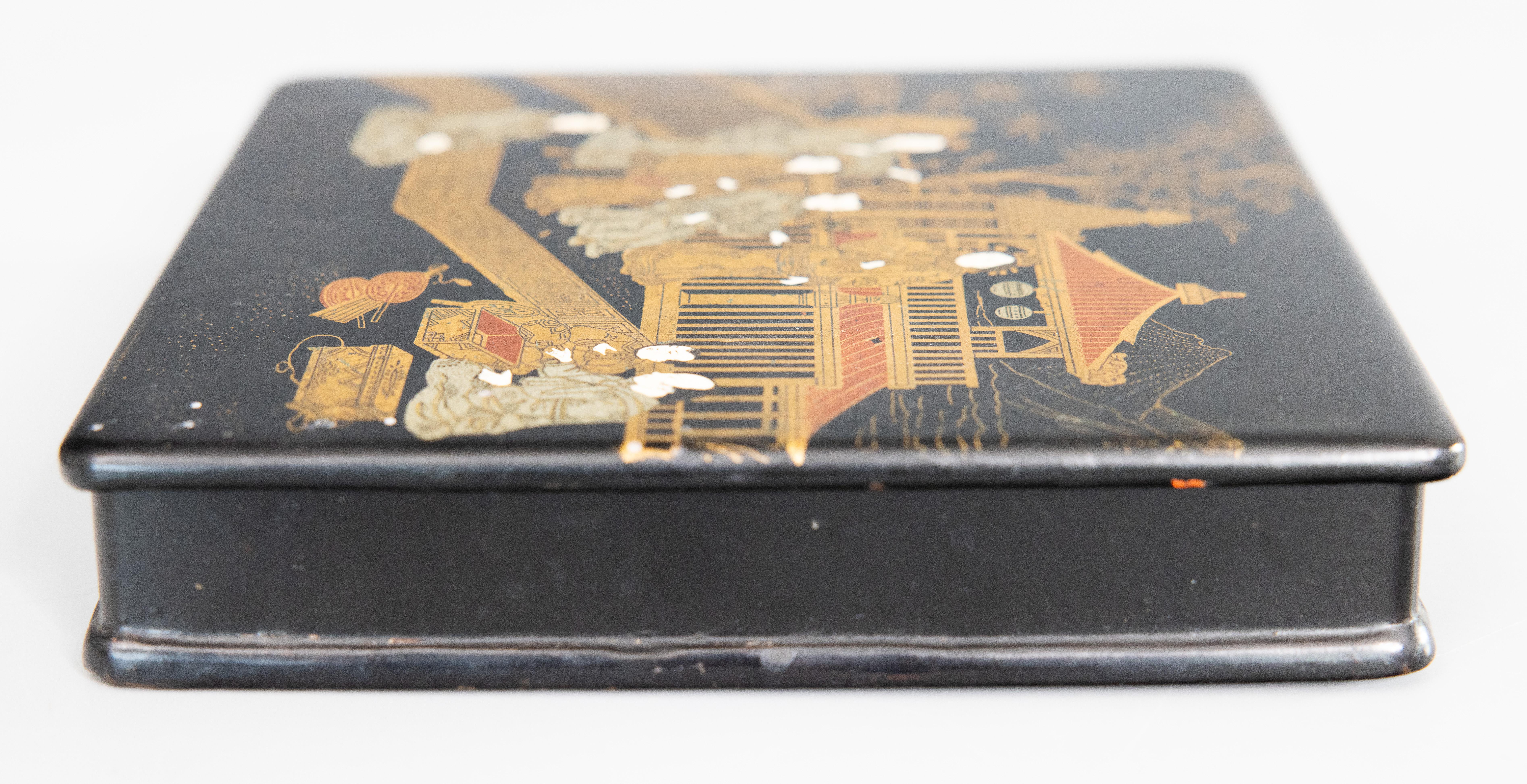 Paper Antique English Chinoiserie Papier Mache Lidded Box, circa 1880