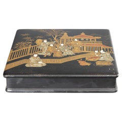 Antique English Chinoiserie Papier Mache Lidded Box, circa 1880