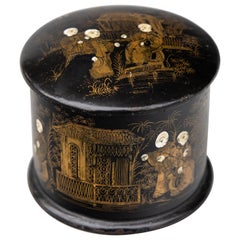 Ancienne boîte à couvercle en papier mâché de style chinois, vers 1880