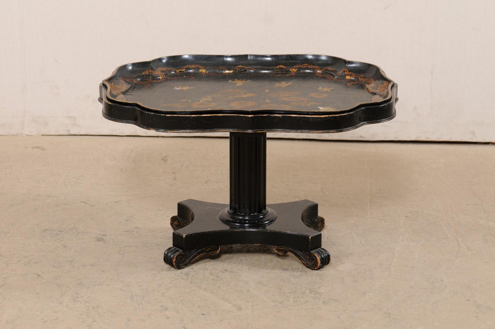 Antique English Chinoiserie Tray-Top Pedestal Coffee Table in Black and Gold For Sale 5