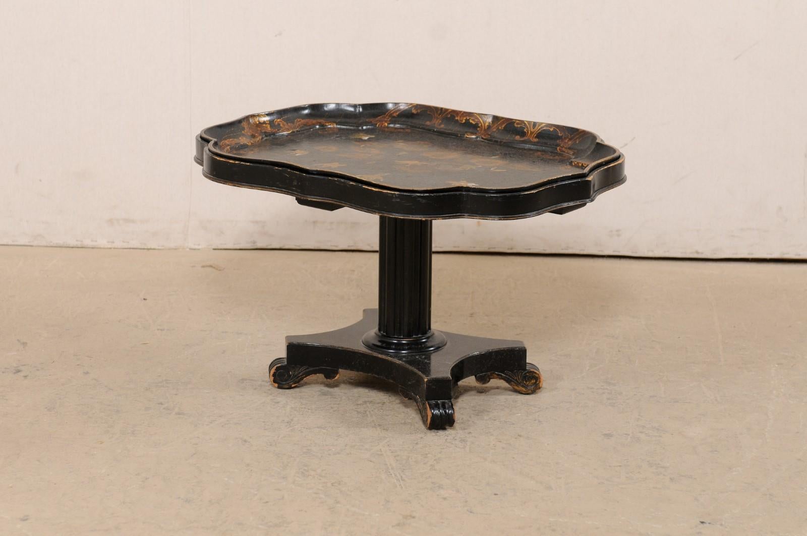 Antique English Chinoiserie Tray-Top Pedestal Coffee Table in Black and Gold For Sale 1