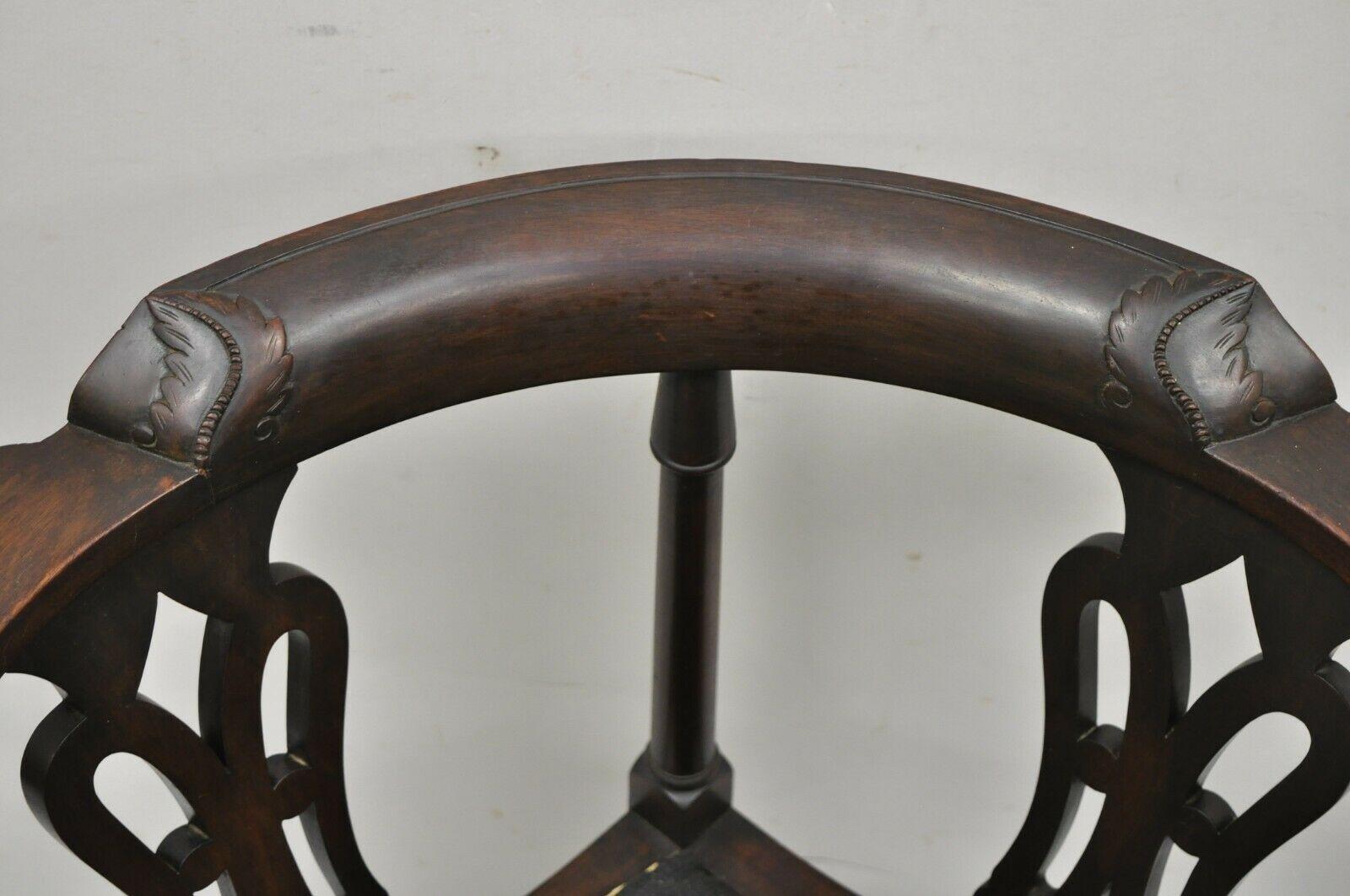 Antique English Chippendale Georgian Style Mahogany Ball and Claw Corner Chair In Good Condition For Sale In Philadelphia, PA
