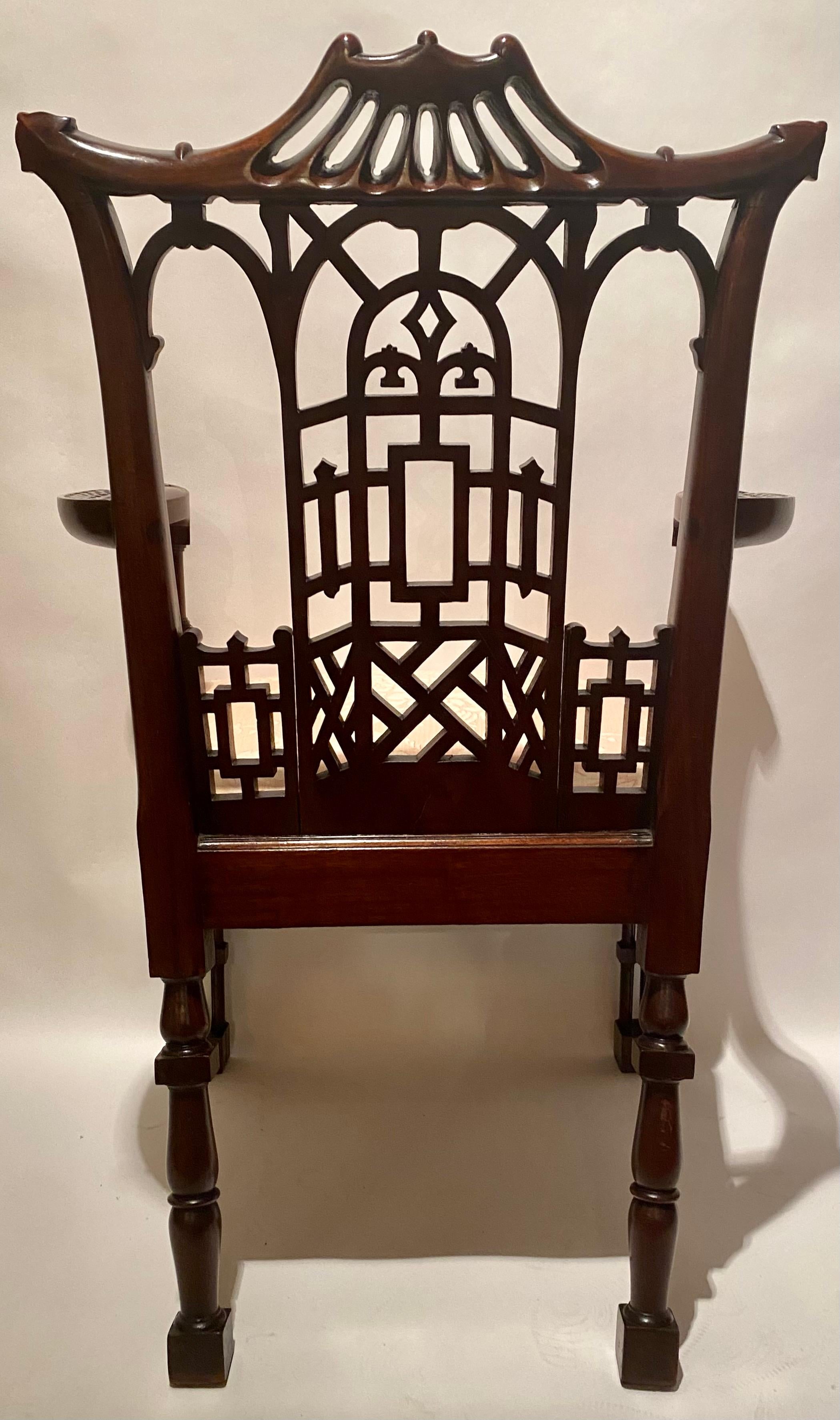 Antica poltrona inglese Chippendale in mogano con traforo, 1850-1870 circa. Questa sedia è di qualità magnifica.