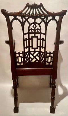 Fauteuil anglais ancien de style Chippendale en acajou chantouré, vers 1850-1870