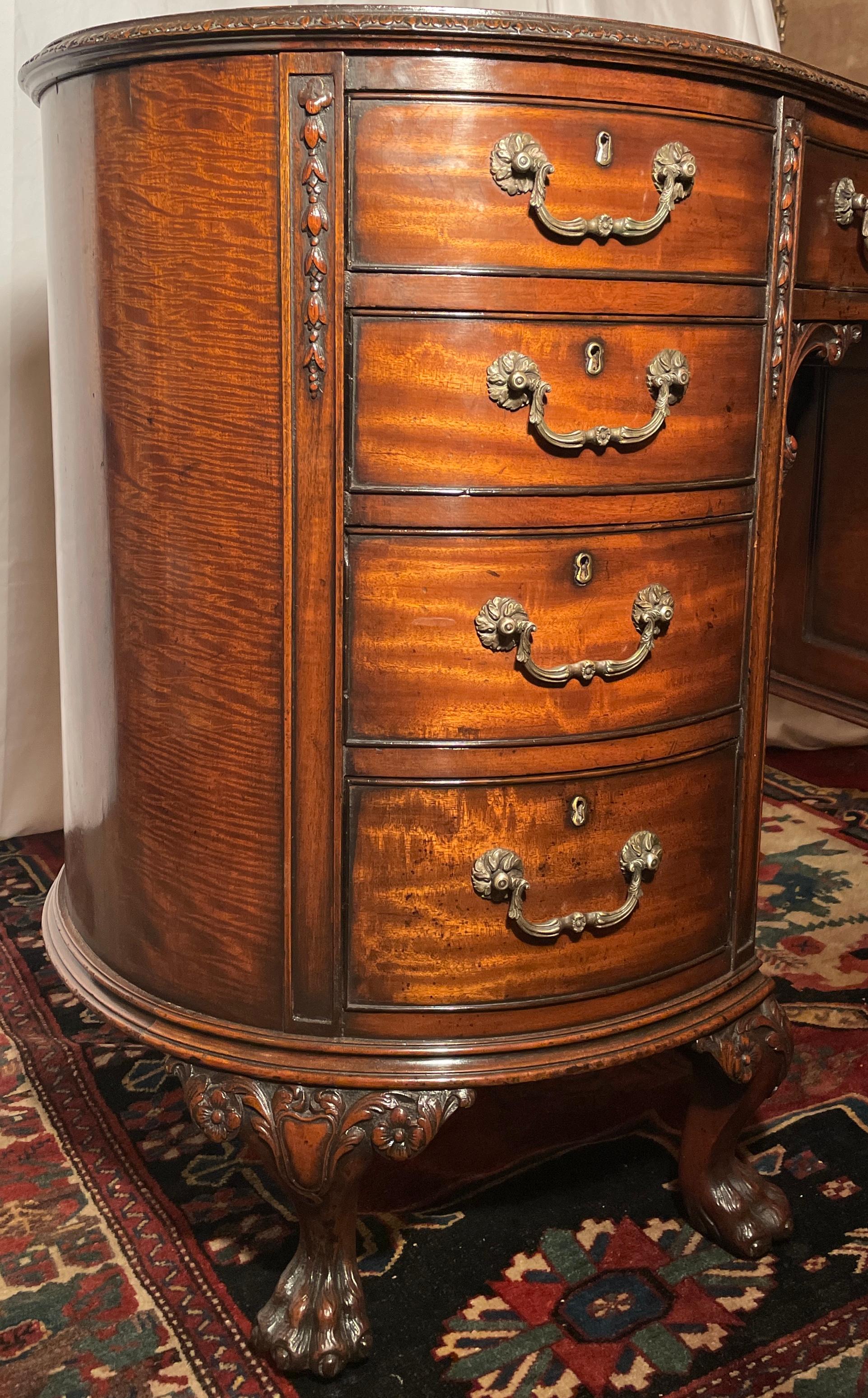 Antique English Chippendale Mahogany Kidney Shaped Leather-Top Desk, Circa 1880 1