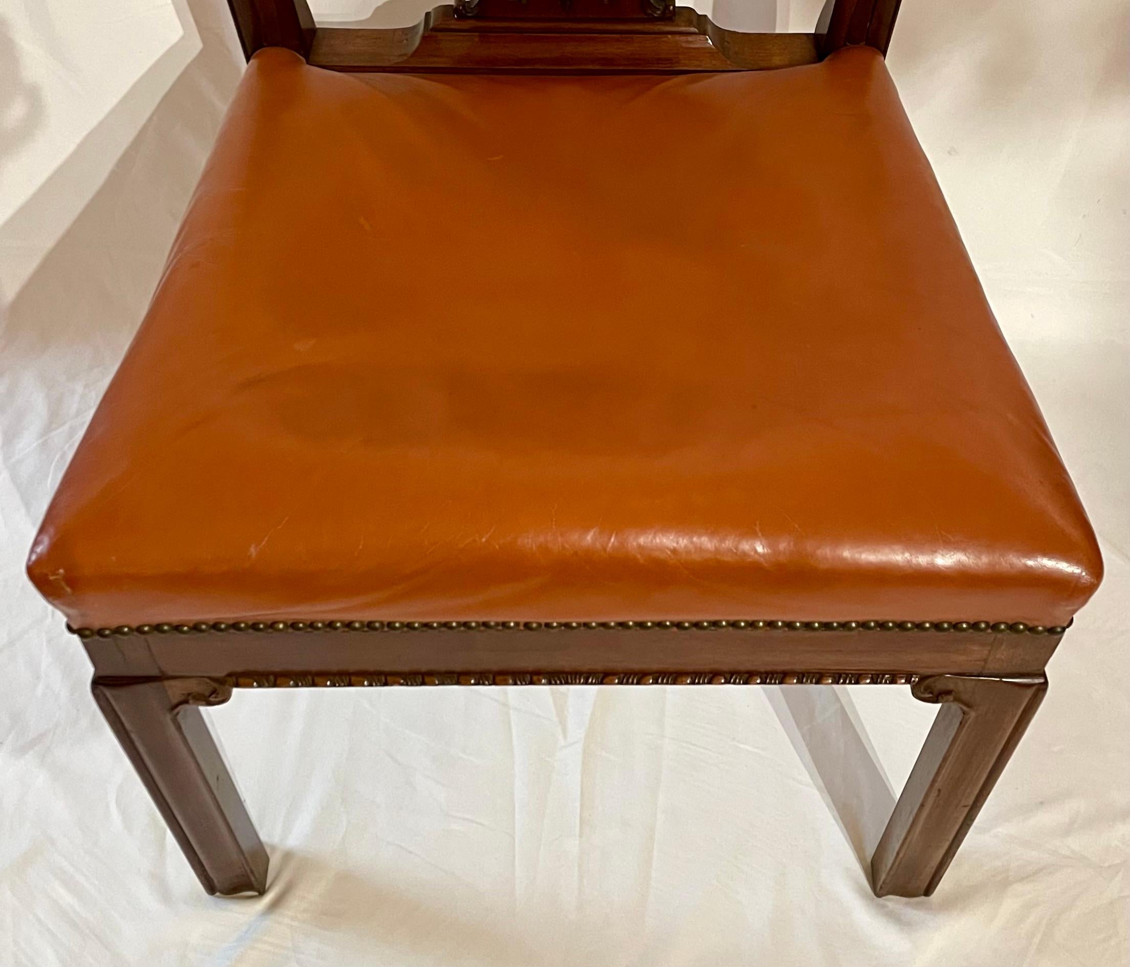 XIX secolo Antica sedia Chippendale inglese in mogano con seduta in pelle, CIRCA 1880. in vendita