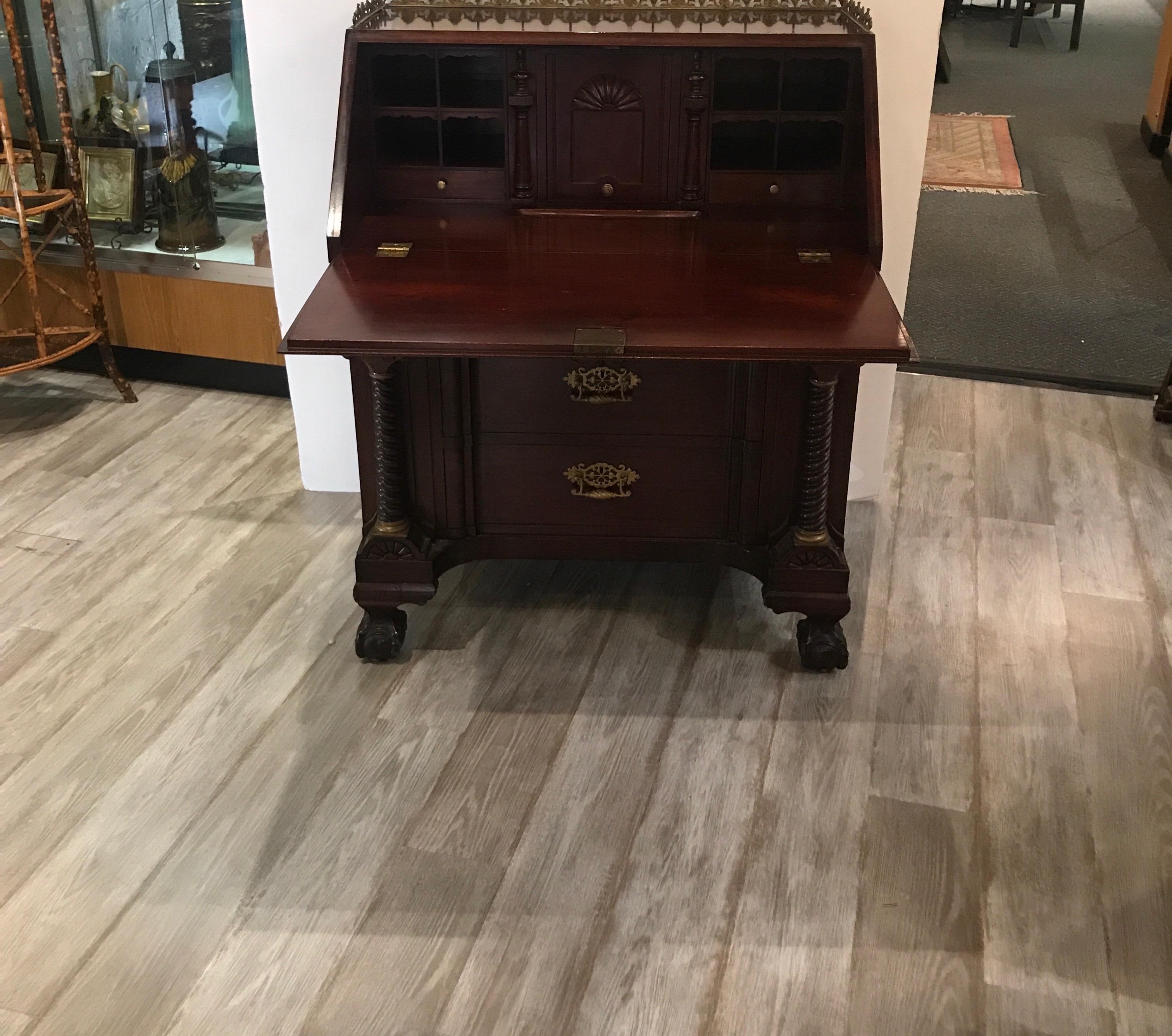 Antique English Chippendale Mahogany Slant Front Desk (Englisch)