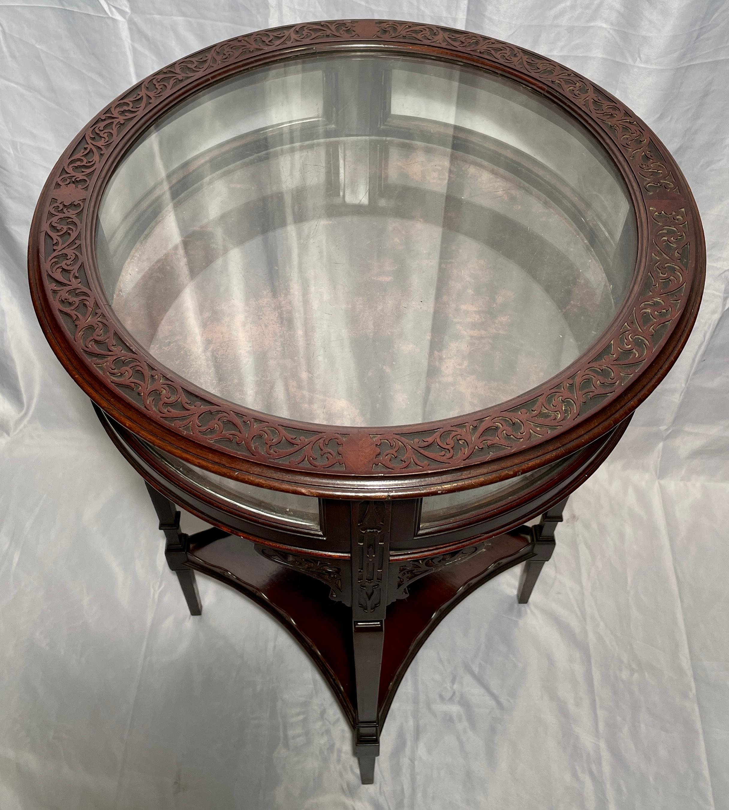 Antique English Chippendale Mahogany Table Vitrine, circa 1890 In Good Condition For Sale In New Orleans, LA