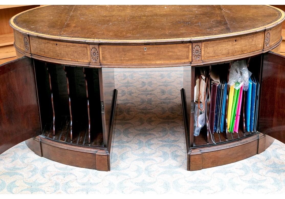 Bureau de partenaire anglais ancien de style Chippendale en acajou et citronnier incrusté en vente 3