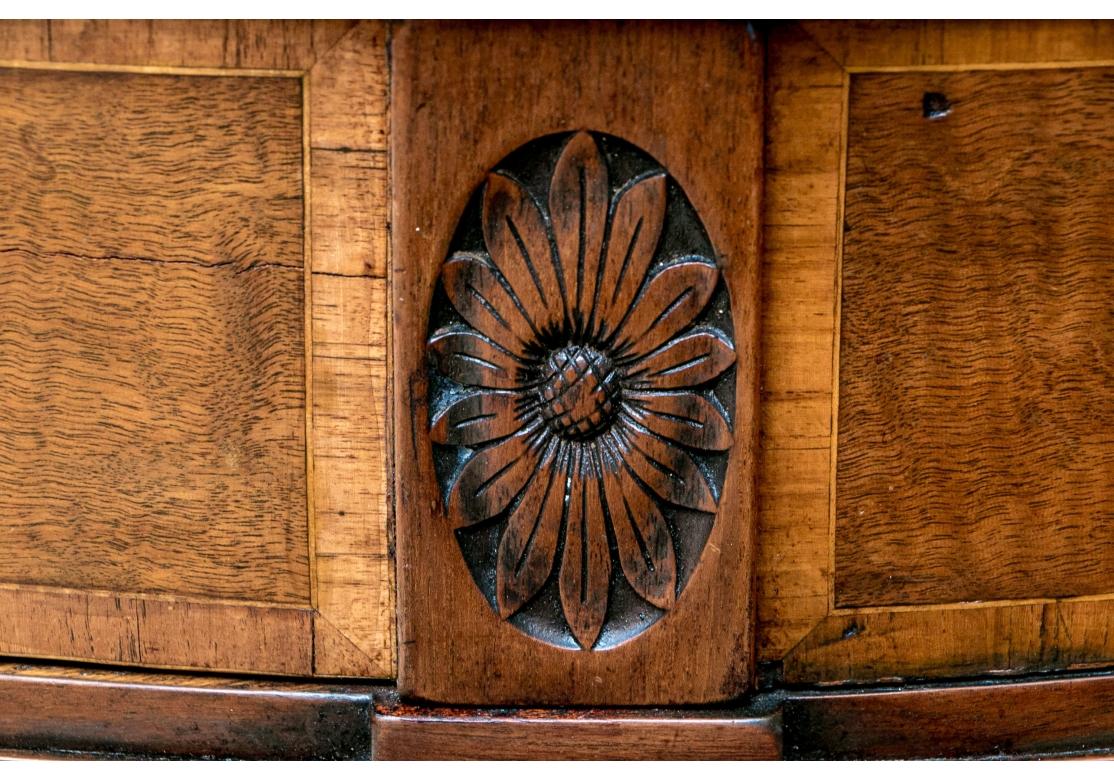 Incrusté Bureau de partenaire anglais ancien de style Chippendale en acajou et citronnier incrusté en vente