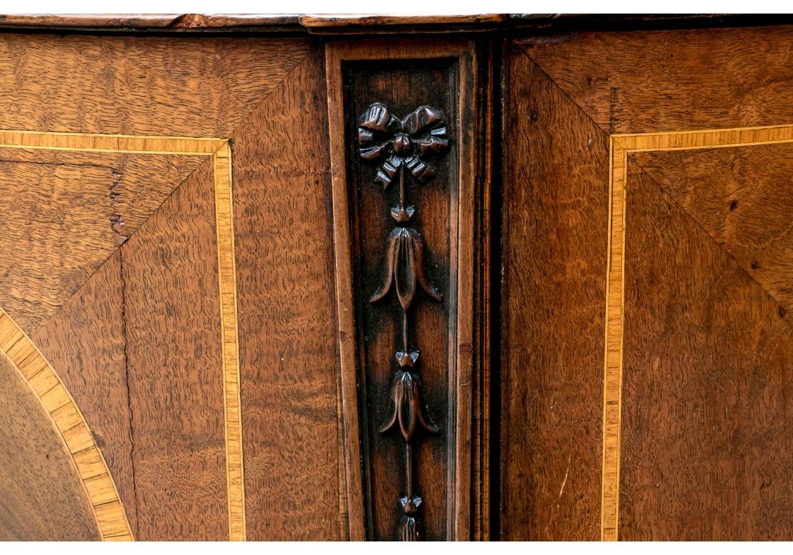 Laiton Bureau de partenaire anglais ancien de style Chippendale en acajou et citronnier incrusté en vente