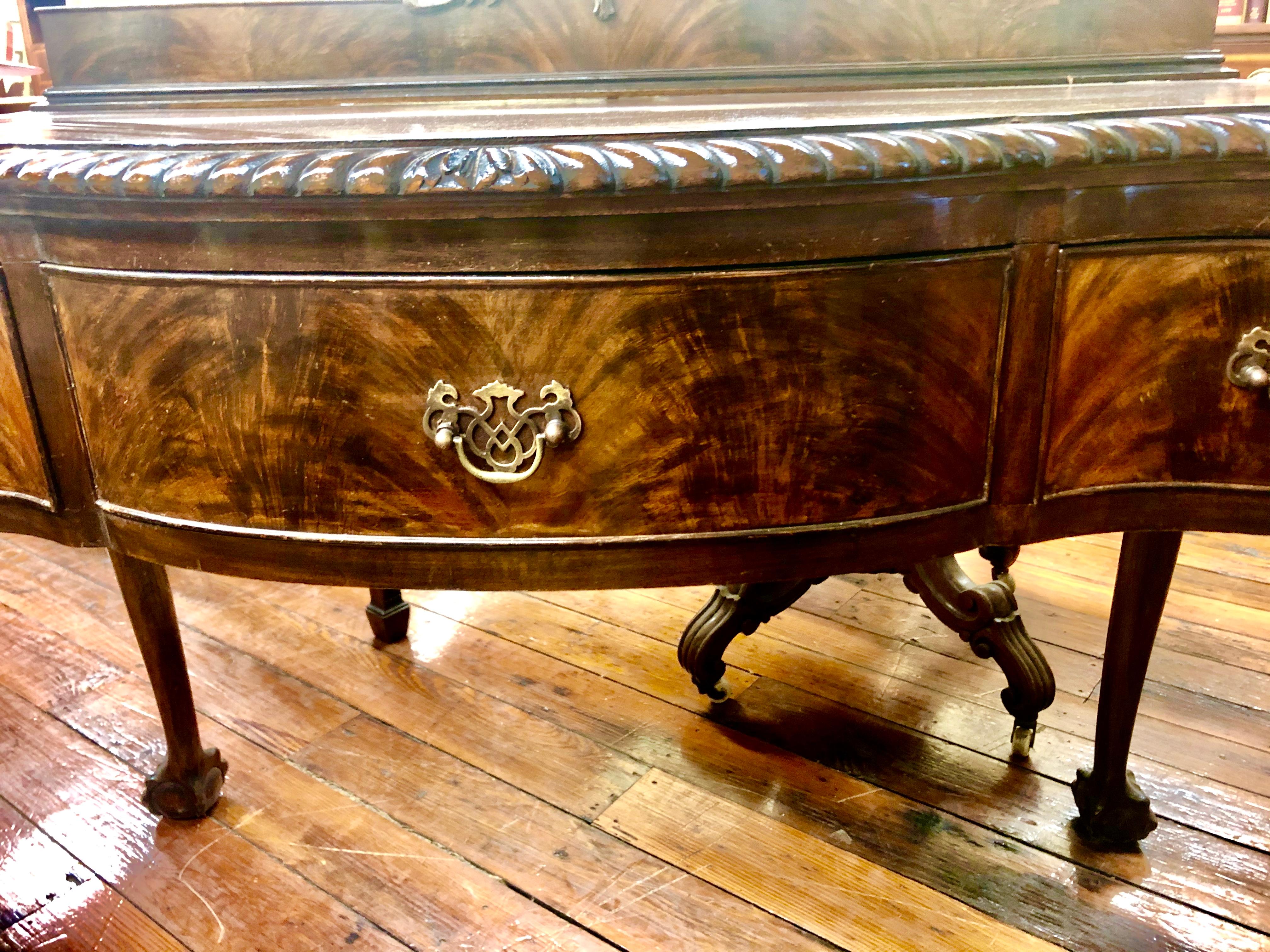 Fine quality antique English Chippendale style (Chippendale revival) hand carved solid mahogany serpentine fronted small hunt-board or server. Please note handsome hand carved gadroon edge, acanthus leaf knees and ball and claw feet. Drawers lined