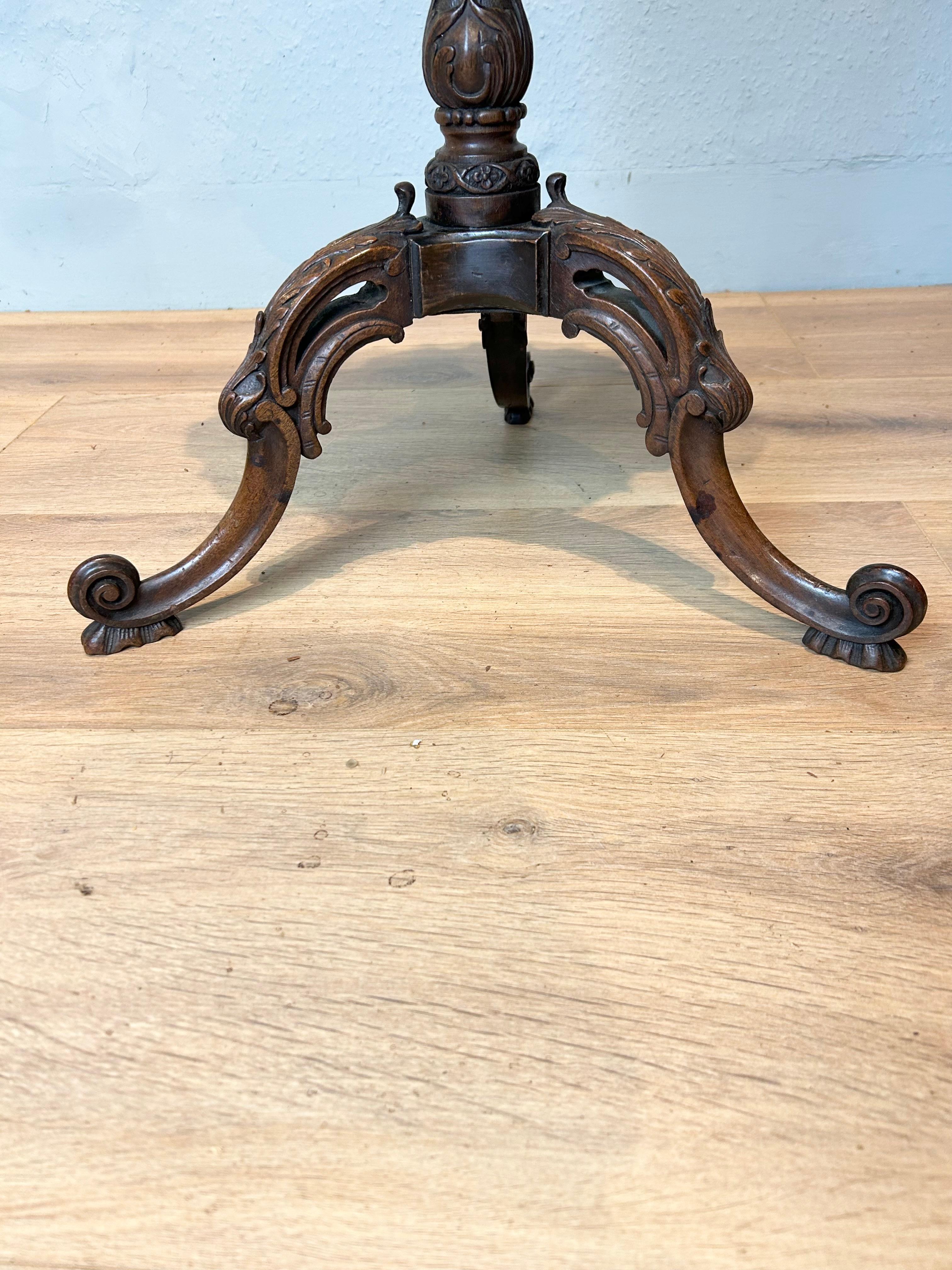Chippendale style mahogany tripod/wine table  2