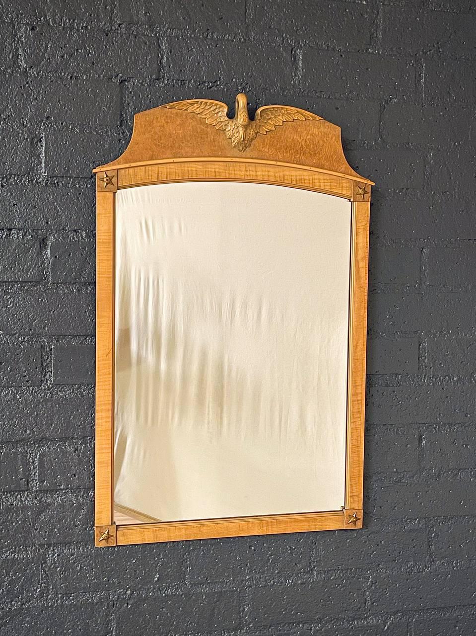 Antiker englischer Wandspiegel aus Ahornholz im Chippendale-Stil mit Phoenix-Kreuz (amerikanisch) im Angebot