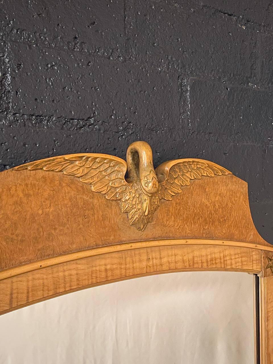 Antiker englischer Wandspiegel aus Ahornholz im Chippendale-Stil mit Phoenix-Kreuz (Spiegel) im Angebot