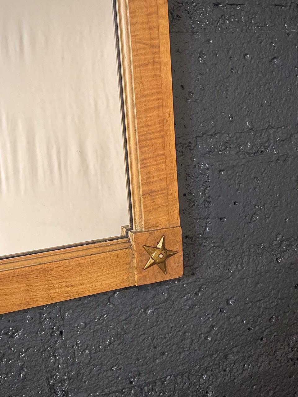 Antiker englischer Wandspiegel aus Ahornholz im Chippendale-Stil mit Phoenix-Kreuz im Angebot 3