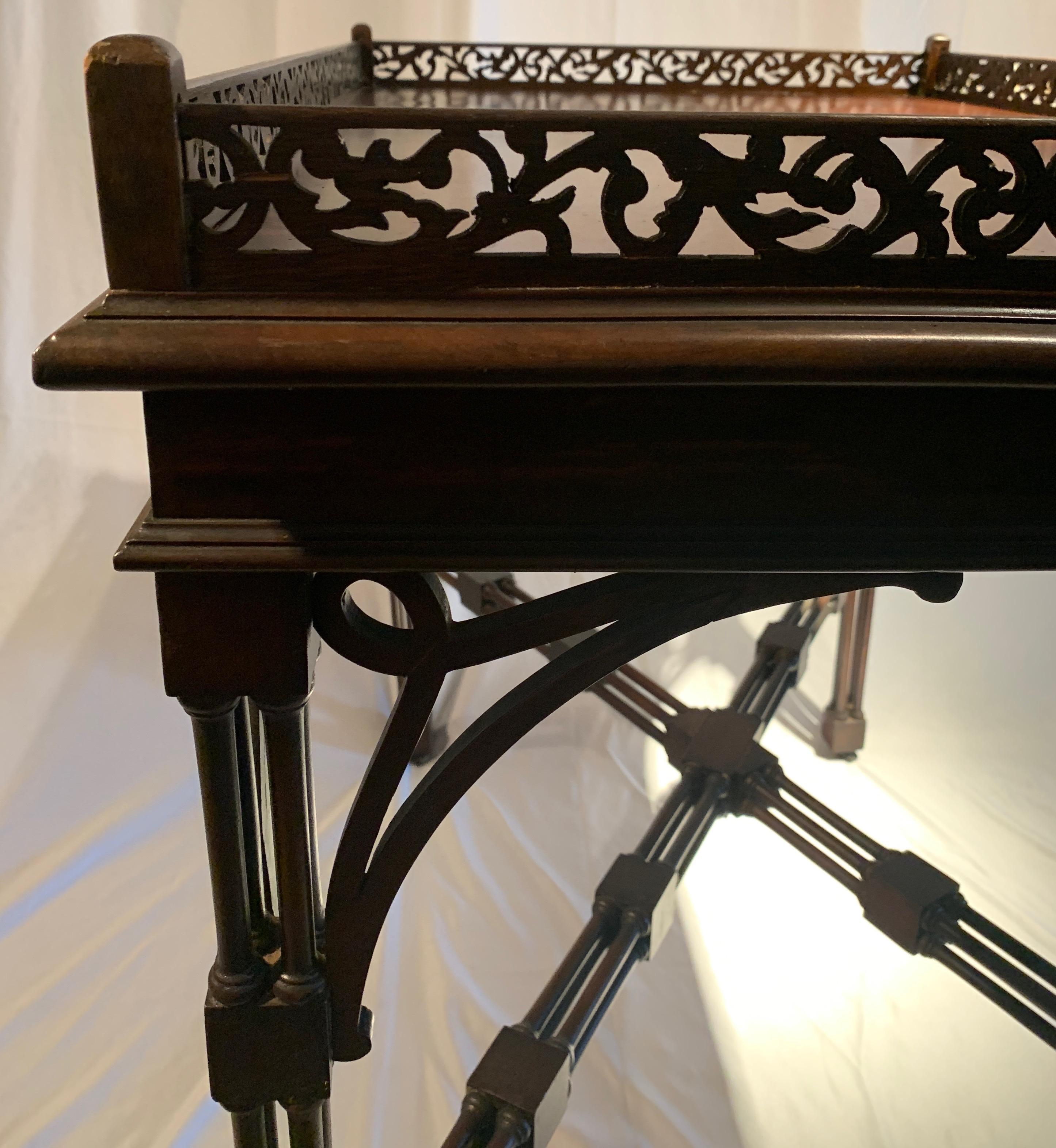 Antique English Mahogany Chippendale Tea Table, circa 1920 In Good Condition For Sale In New Orleans, LA