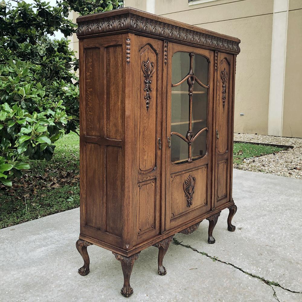 Antique English Chippendale Triple Oak Bookcase In Good Condition For Sale In Dallas, TX