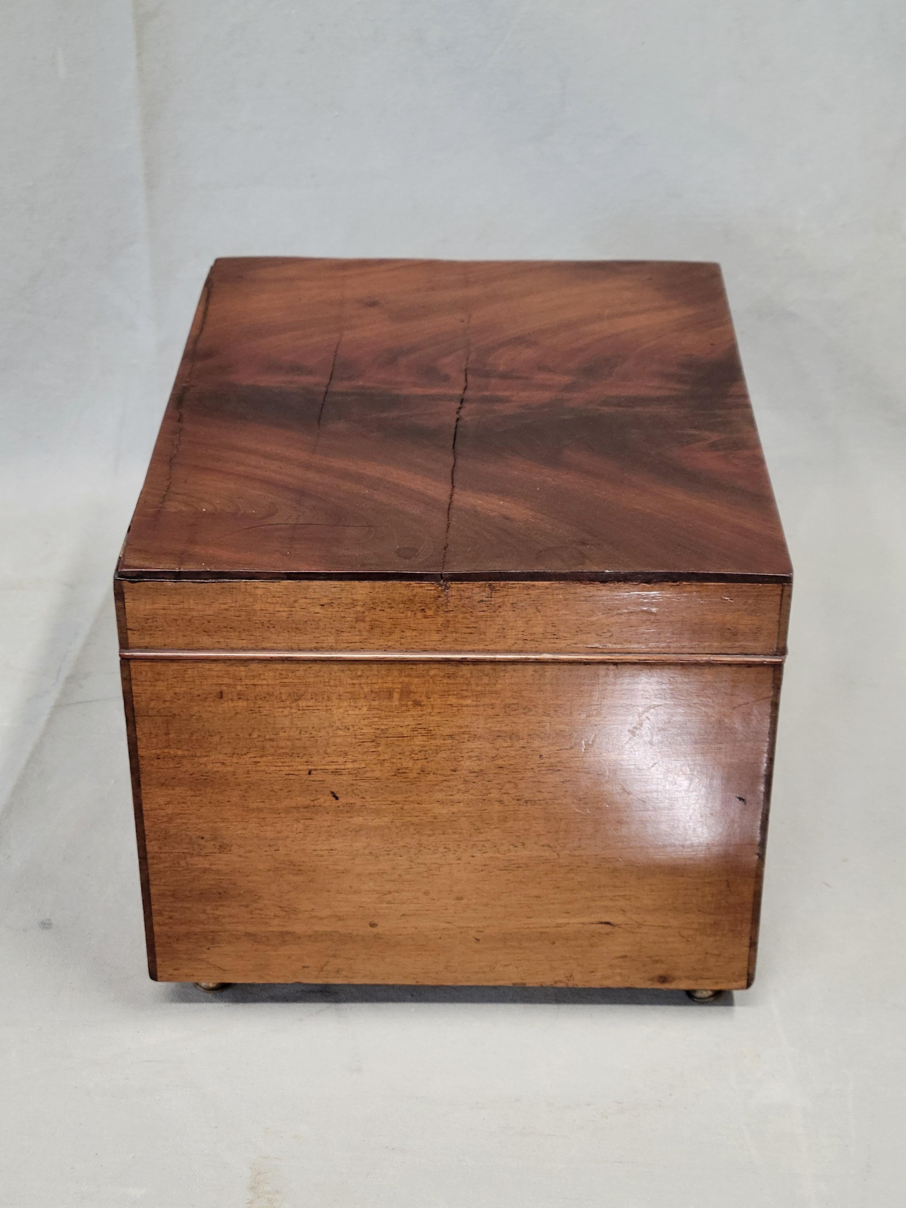 Antique English Circa 1900 Flame Mahogany Maple & Co. Ltd. Jewelry Box (RL) For Sale 4