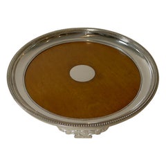 Plateau de service circulaire anglais ancien en chêne et métal argenté, enregistré en 1871