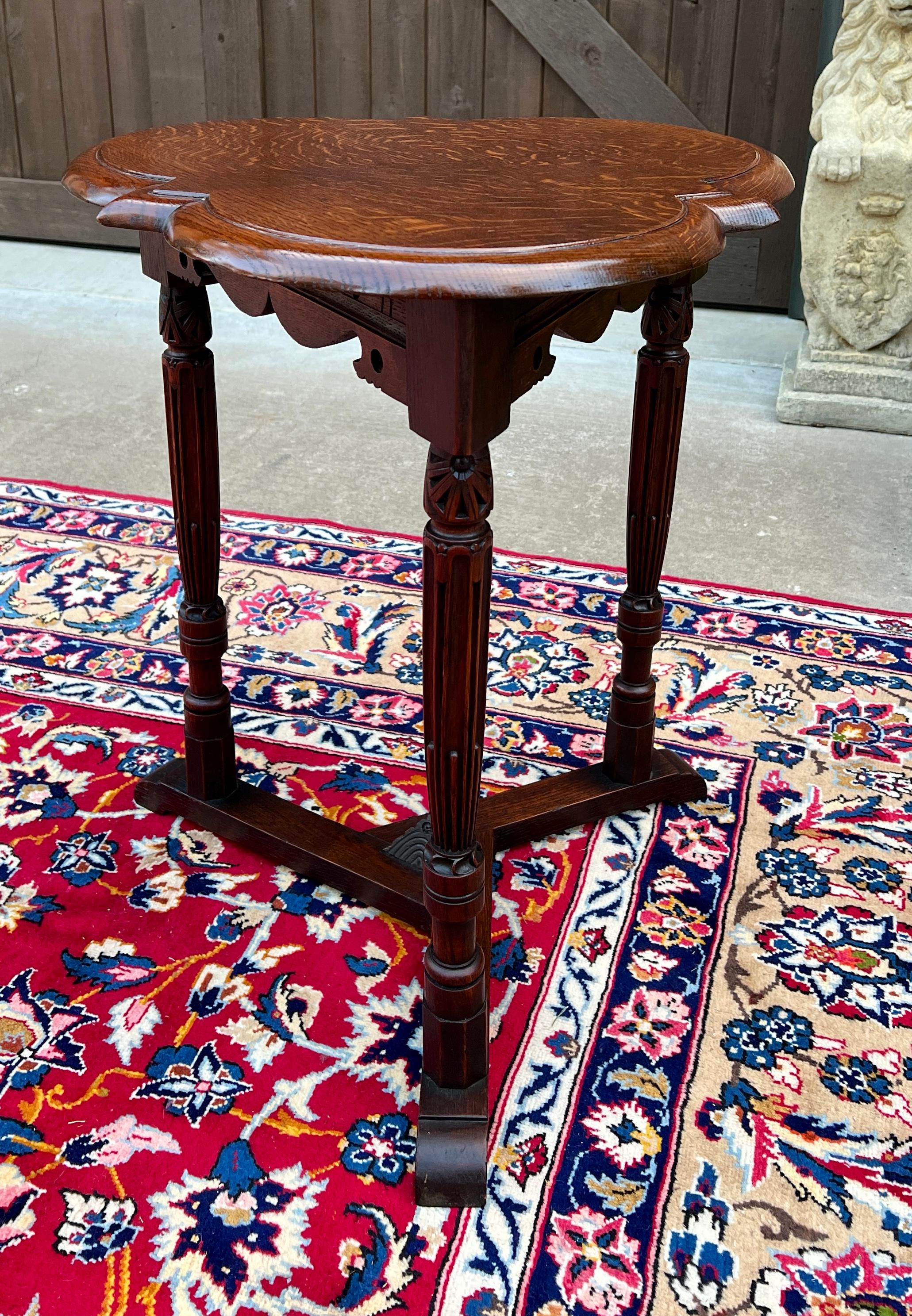 Antique English Clover Leaf End Table Side Table Accent Table Honey Tiger Oak en vente 2
