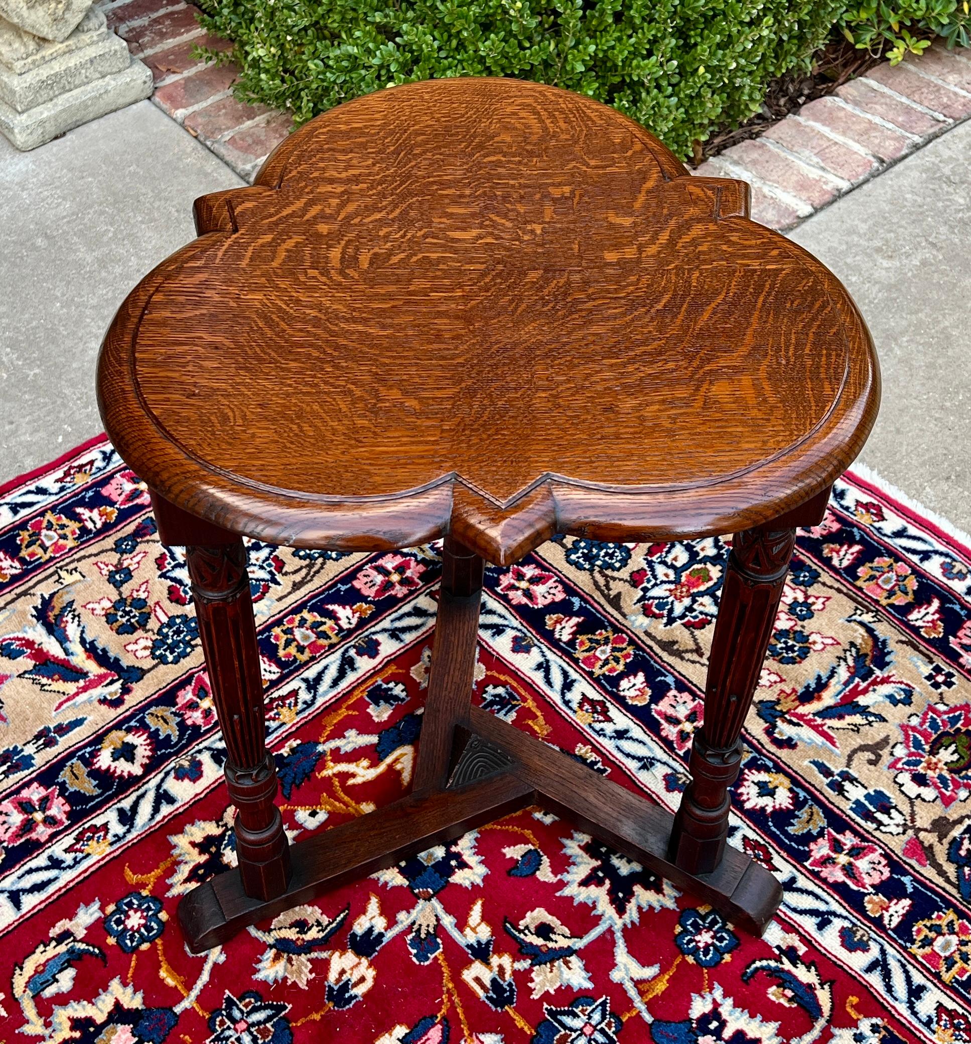 Antique English Clover Leaf End Table Side Table Accent Table Honey Tiger Oak en vente 12