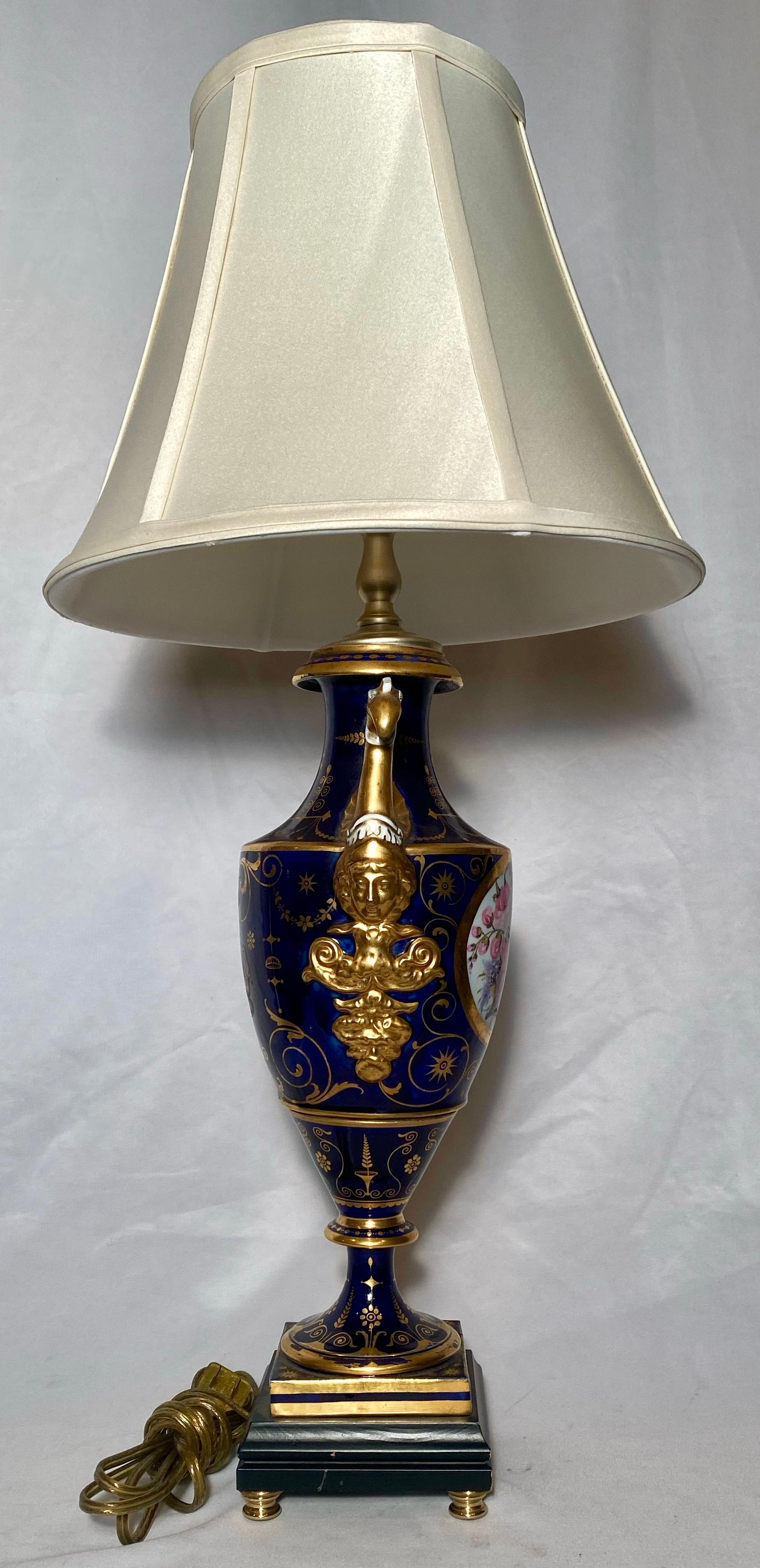 Antique English Coalport Porcelain Lamp, circa 1870-1880 In Good Condition For Sale In New Orleans, LA