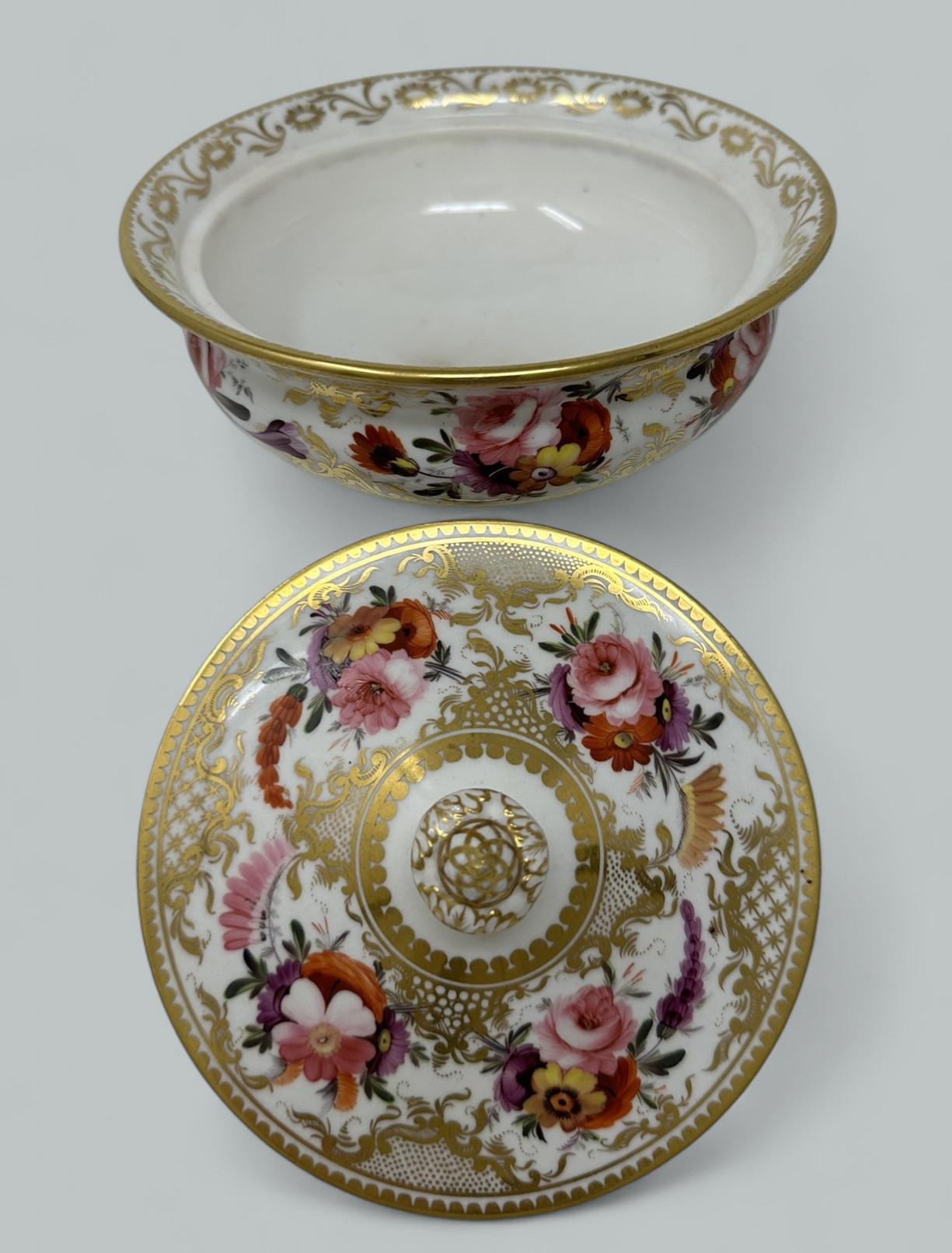 Antike englische Coalport Porcelain Sucrier Zuckerdose Tafelaufsatz Regency 1820 im Zustand „Gut“ im Angebot in Dublin, Ireland