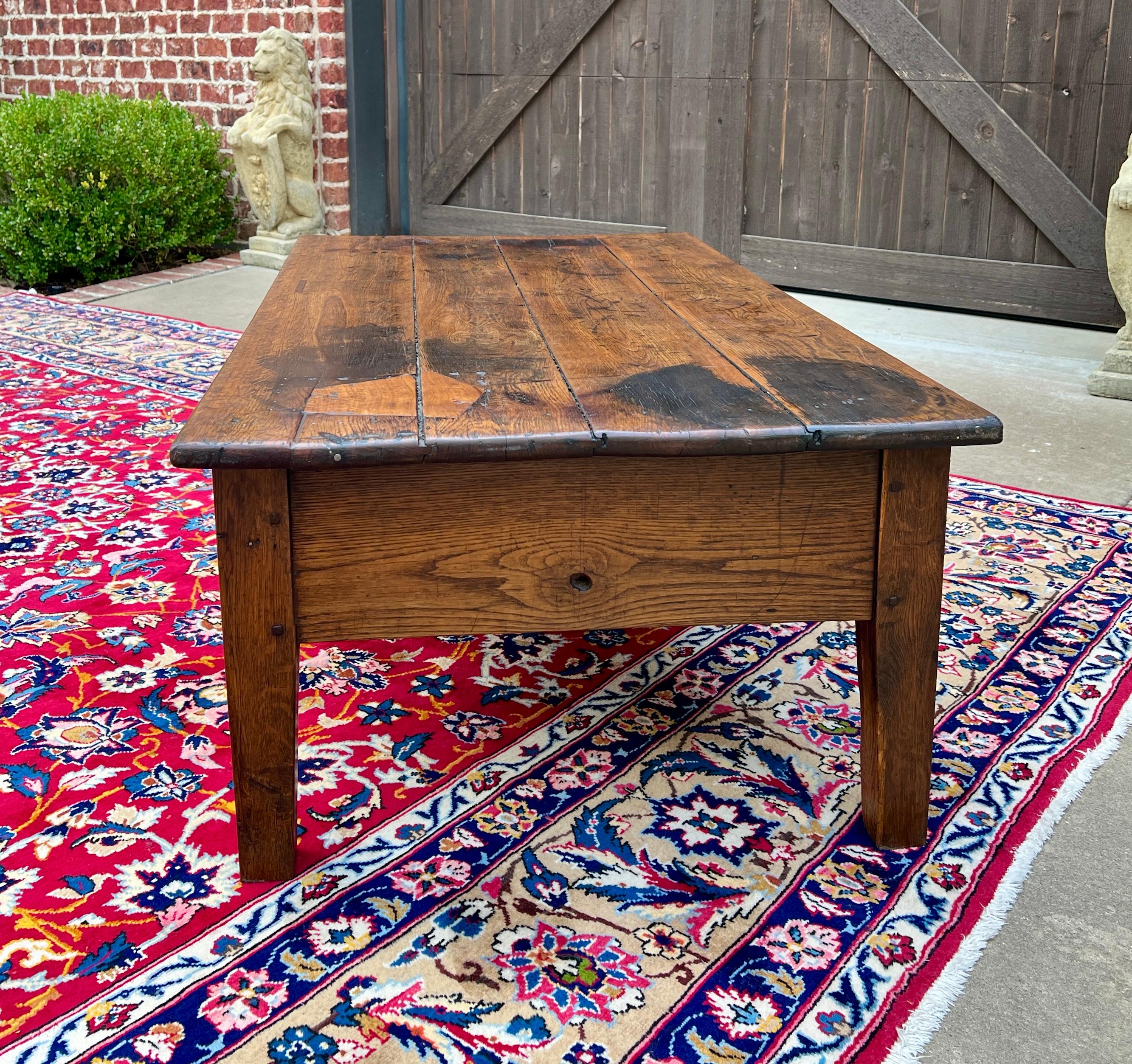 Antique English Coffee Table Farmhouse Rustic Oak Drawers Shaker Legs Mid-19th C In Good Condition In Tyler, TX