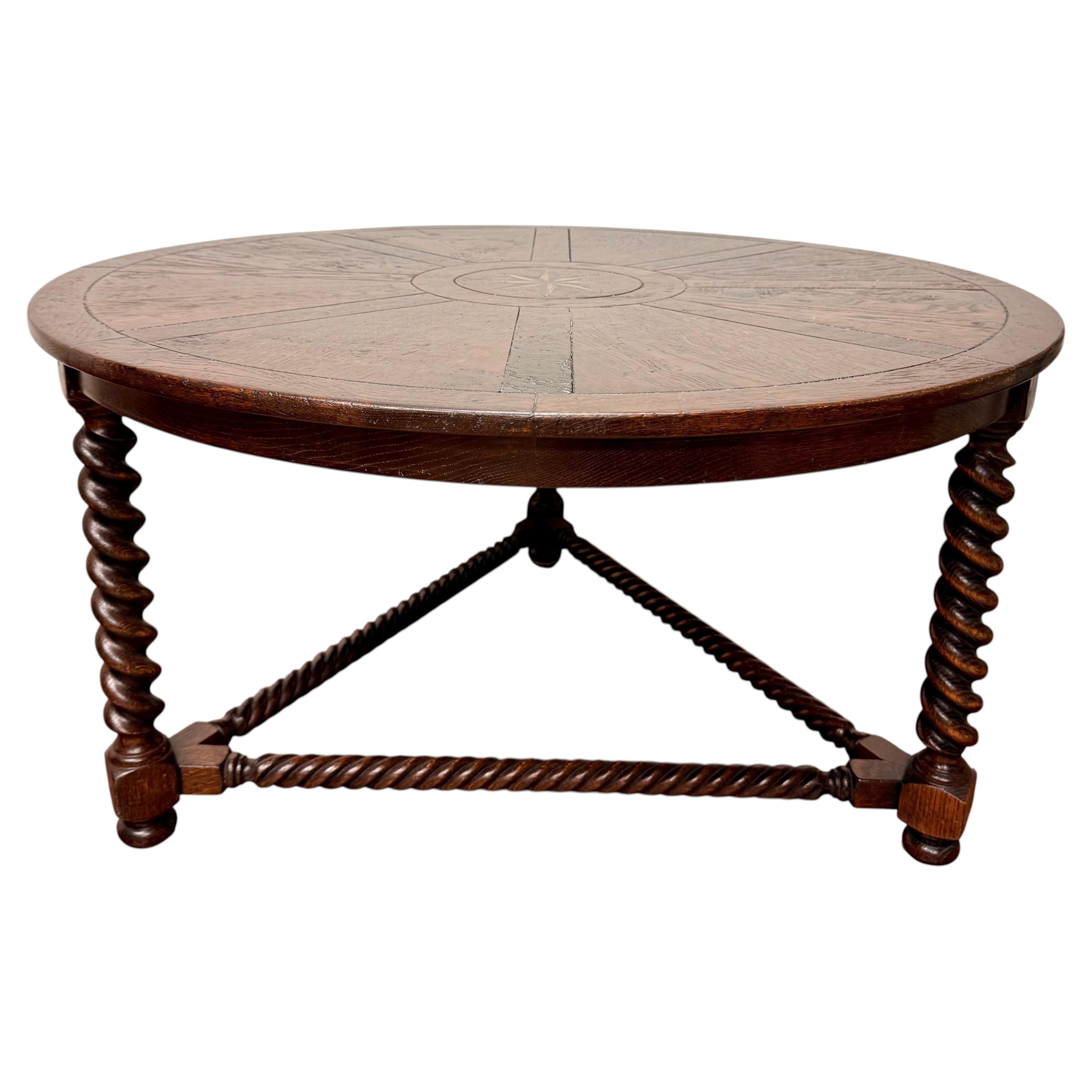 Ancienne table basse anglaise, Oak avec pieds torsadés en orge, Circa 1890s