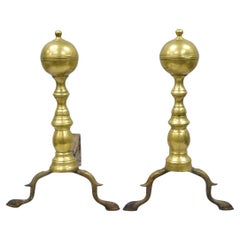 Antichi Coloni inglesi in ottone con gambe a ramo con patina - una coppia