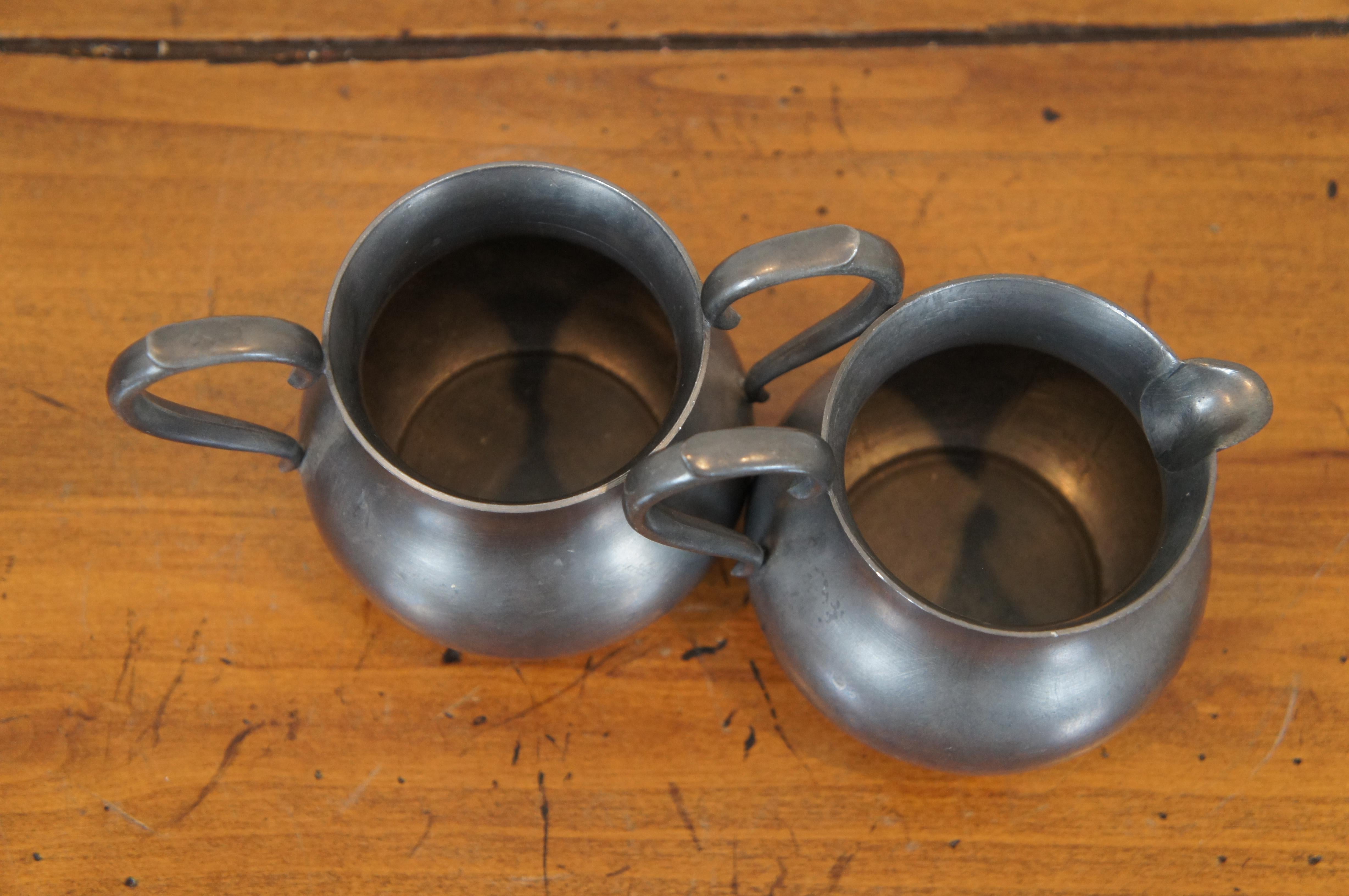 Antique English Colonial Pewter Creamer Pitcher & Sugar Bowl Serving Set In Good Condition For Sale In Dayton, OH