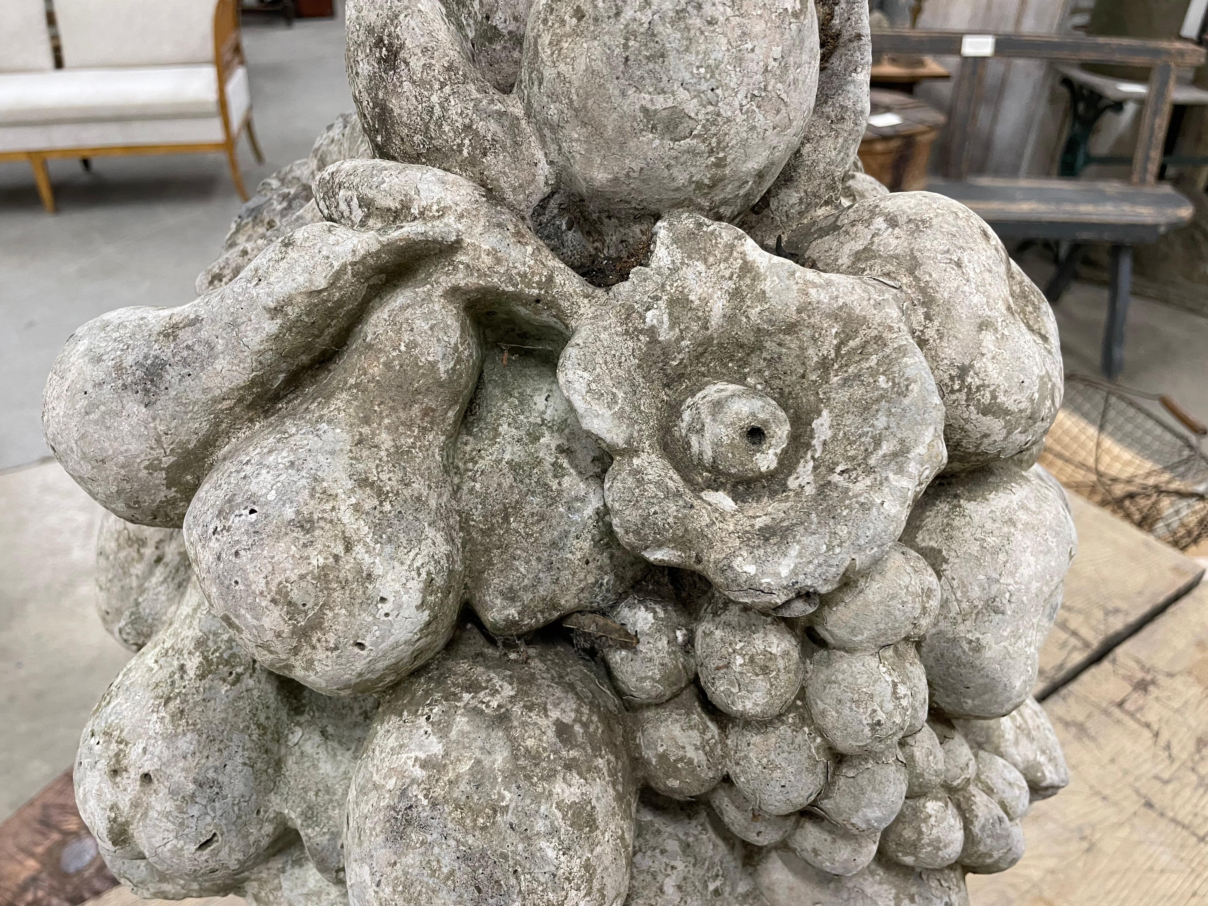 Panier à fruits anglais ancien en pierre composite Bon état - En vente à Calgary, Alberta