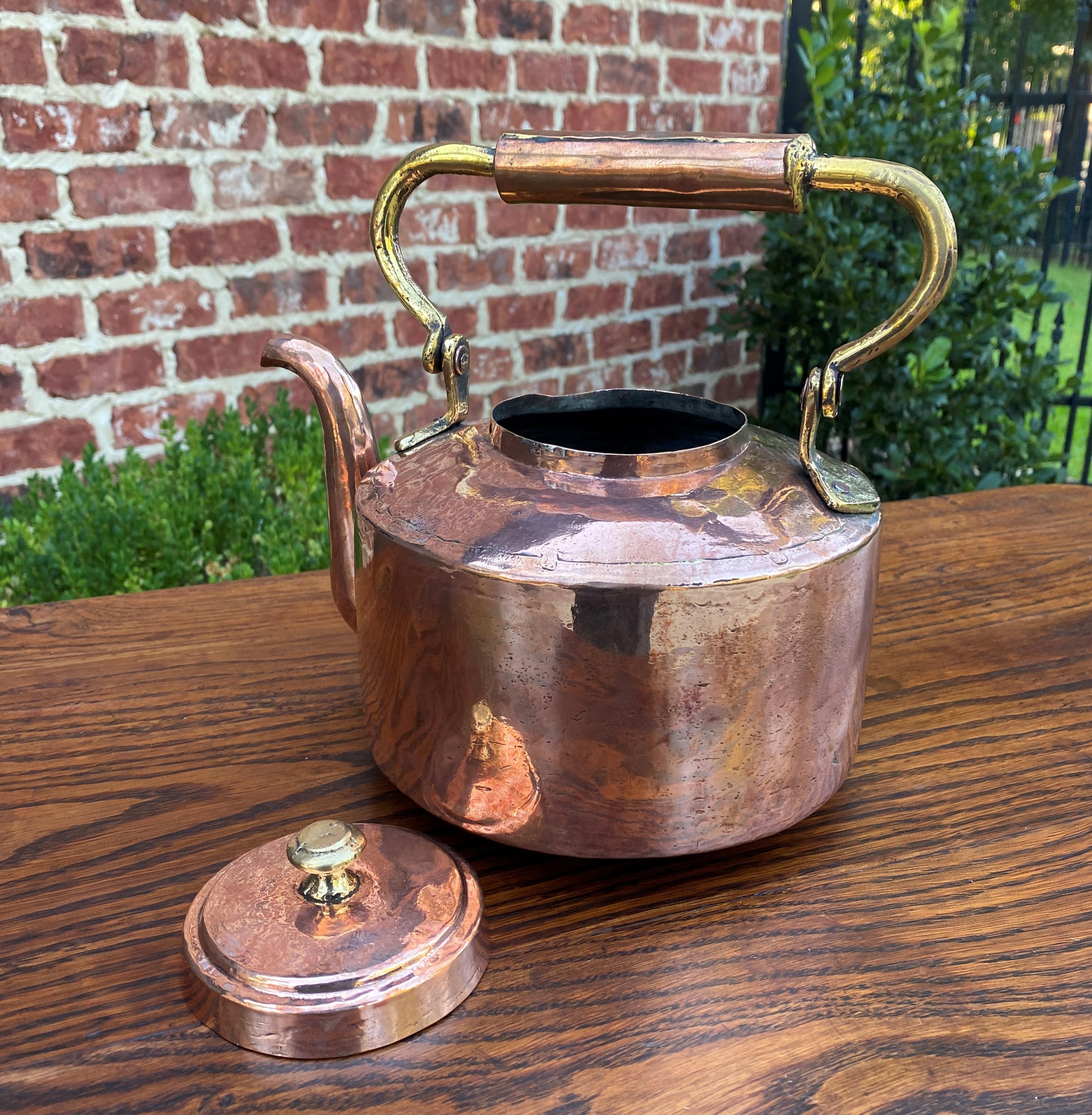 Antique English Copper & Brass Kettle Hand Seamed Tea Water Kettle, c. 1900 In Good Condition In Tyler, TX