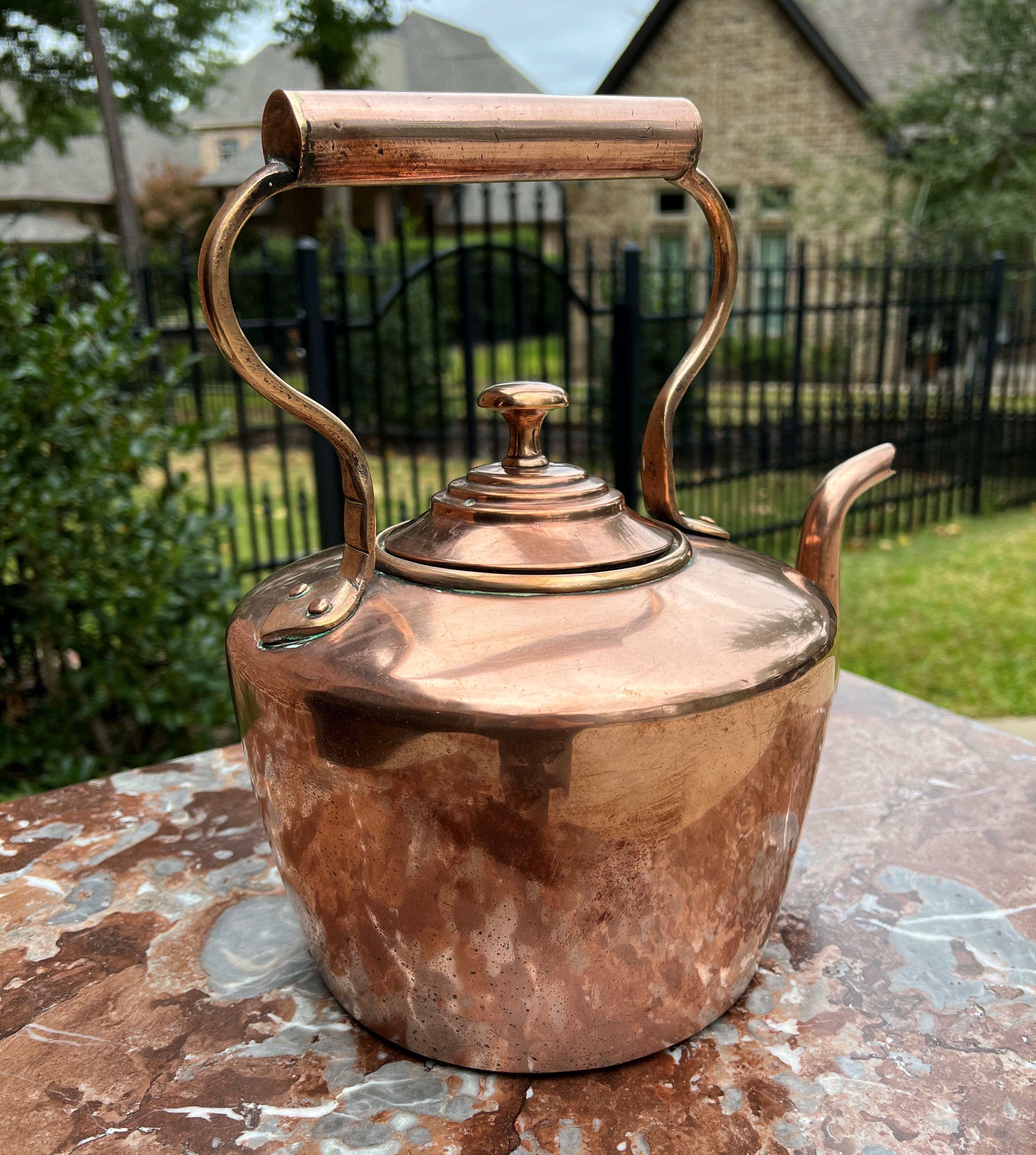 CHARMING Antique English Copper Tea or Coffee Kettle with Pour Spout, Lid with Round Knob, and Copper Handle #2~~c. 1900.

Fresh polish

 Measures: 12